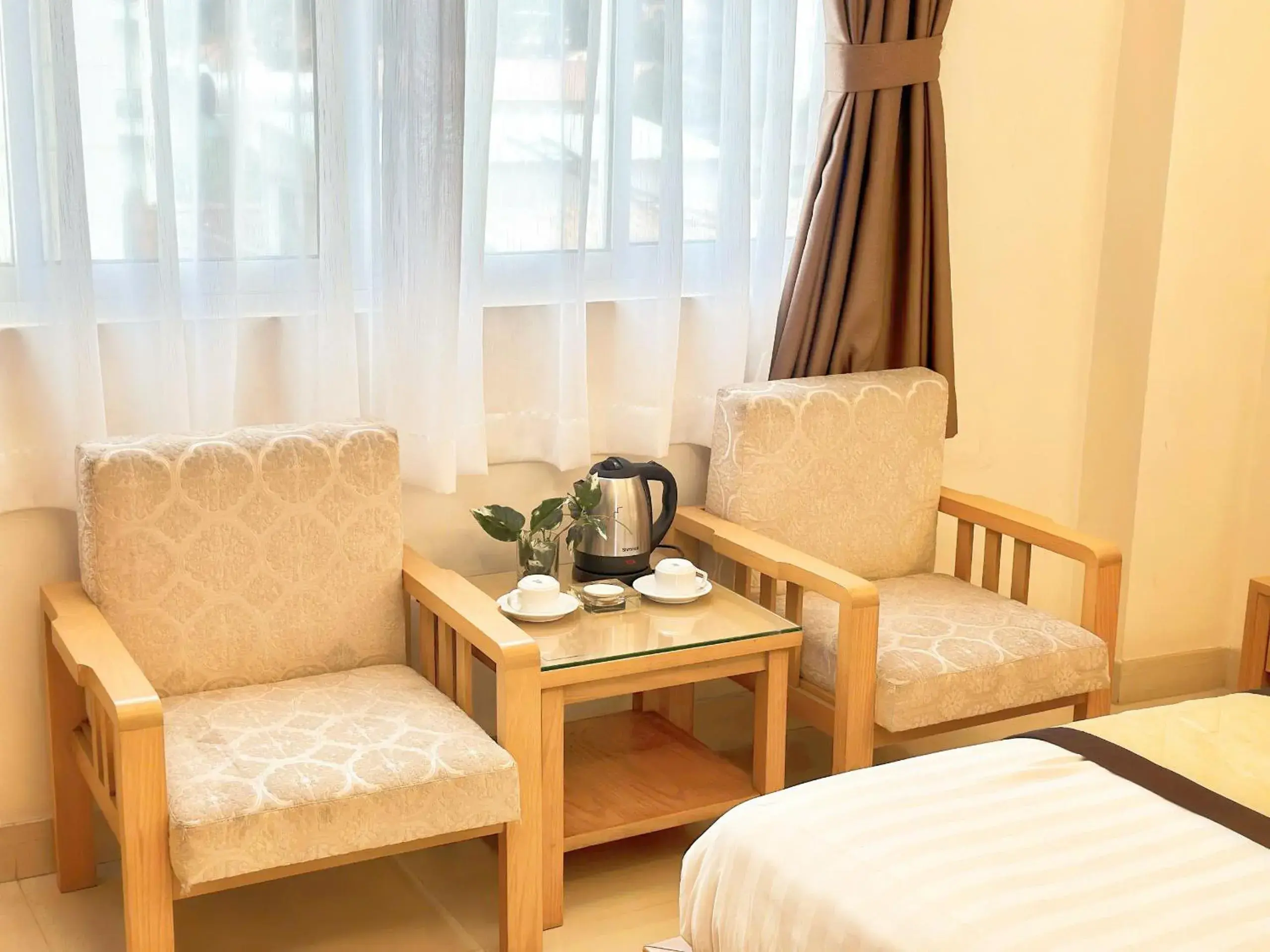 Seating area, Bed in Vuong Tai Hotel Seating area, Bed in Vuong Tai Hotel