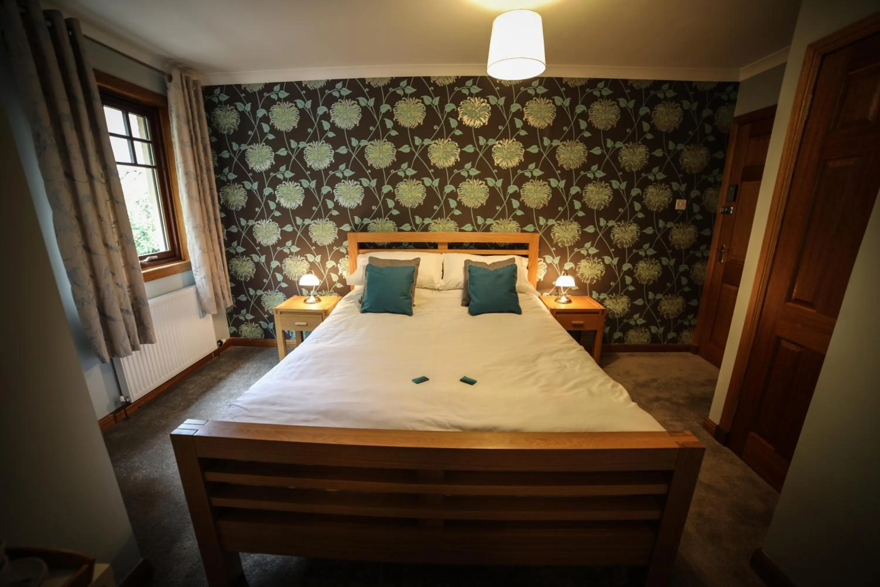 Bedroom, Bed in Bay and Bridge