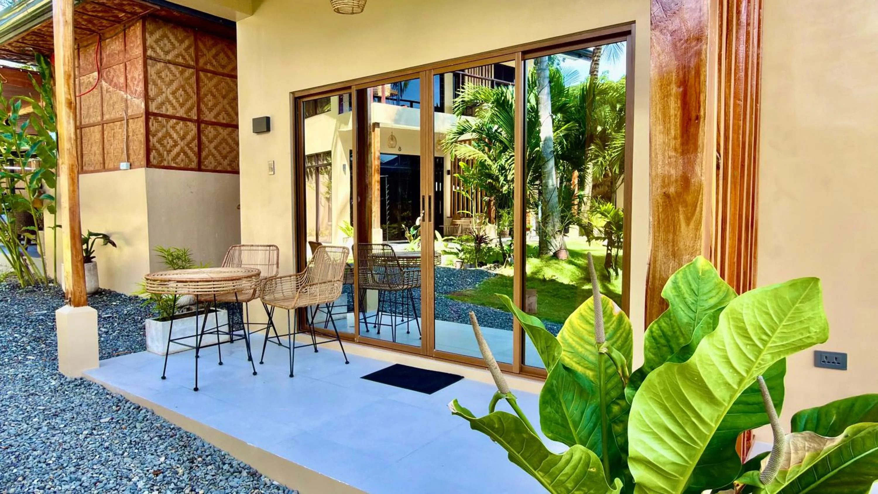 Southseas Beach Resort and Dive Center