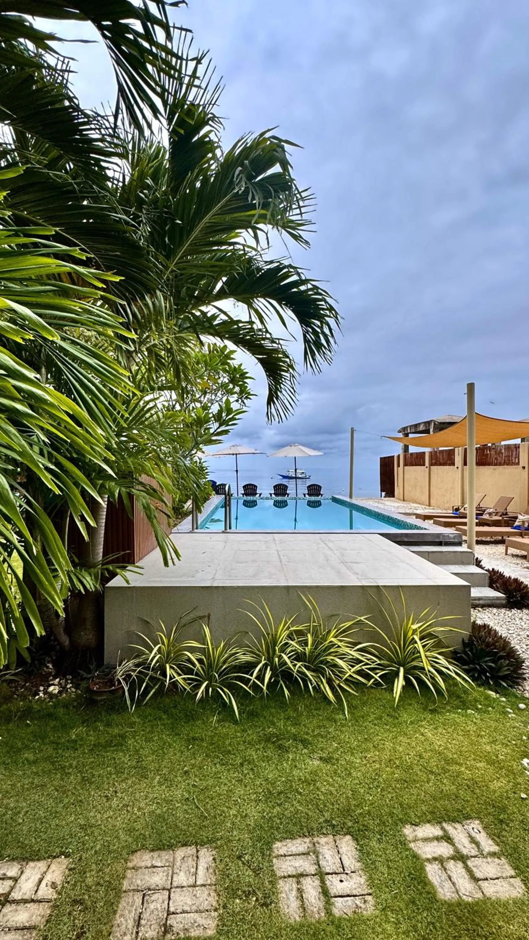 Swimming pool in Southseas Beach Resort and Dive Center