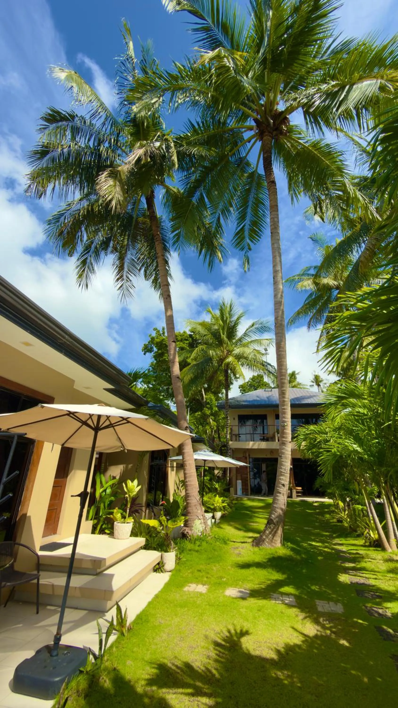 Southseas Beach Resort and Dive Center