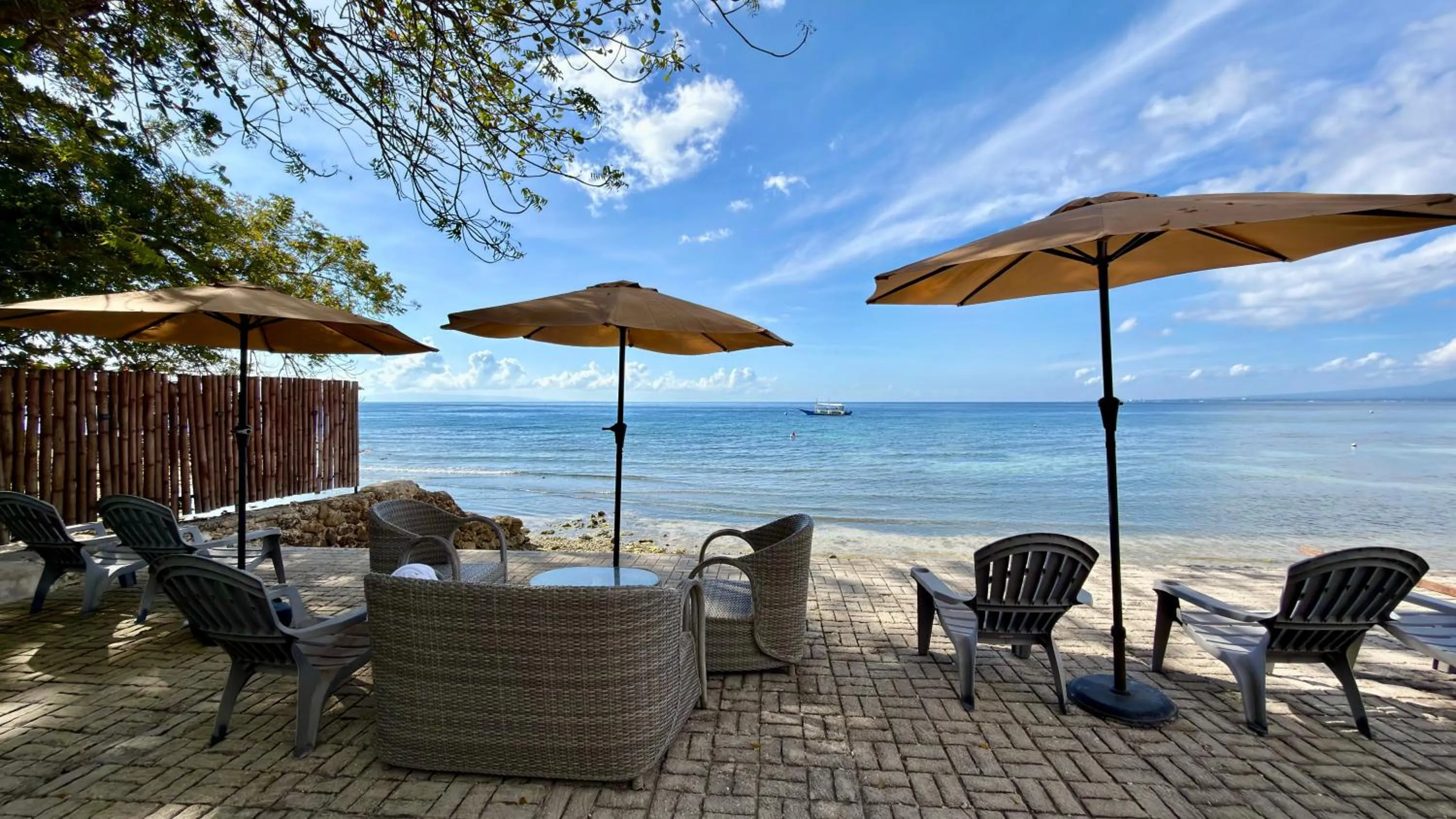 Southseas Beach Resort and Dive Center