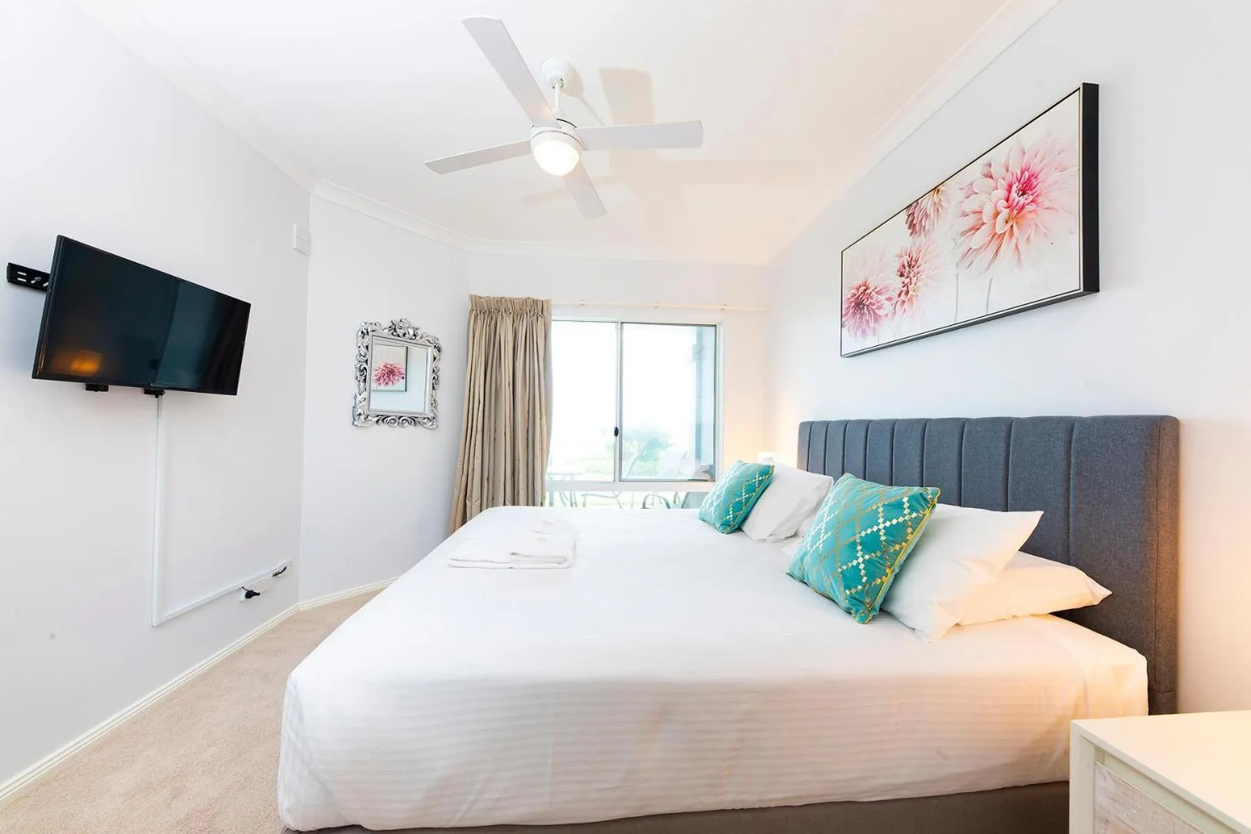 Bed in Meridian Beachside Apartments
