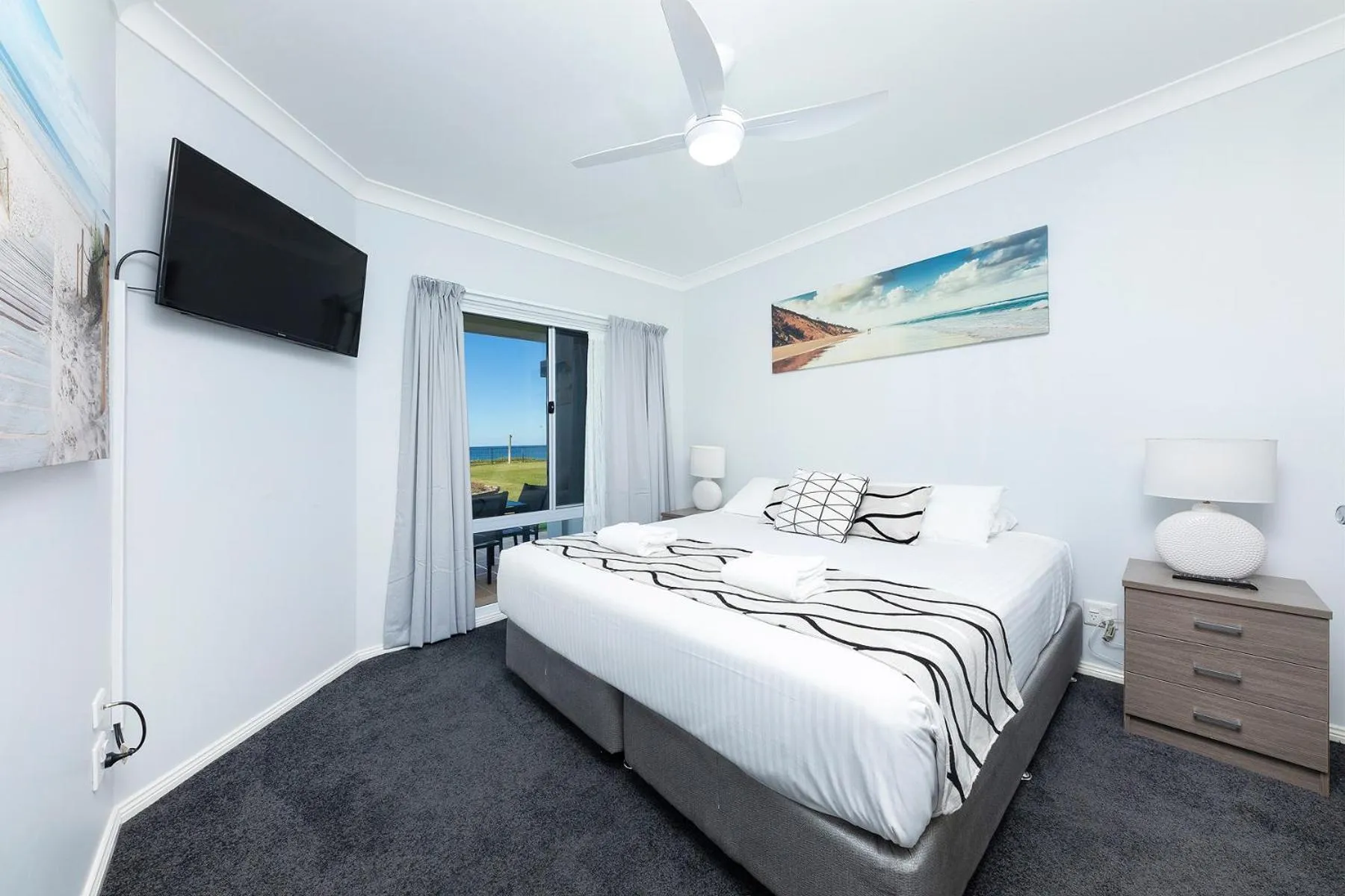 Bed in Meridian Beachside Apartments