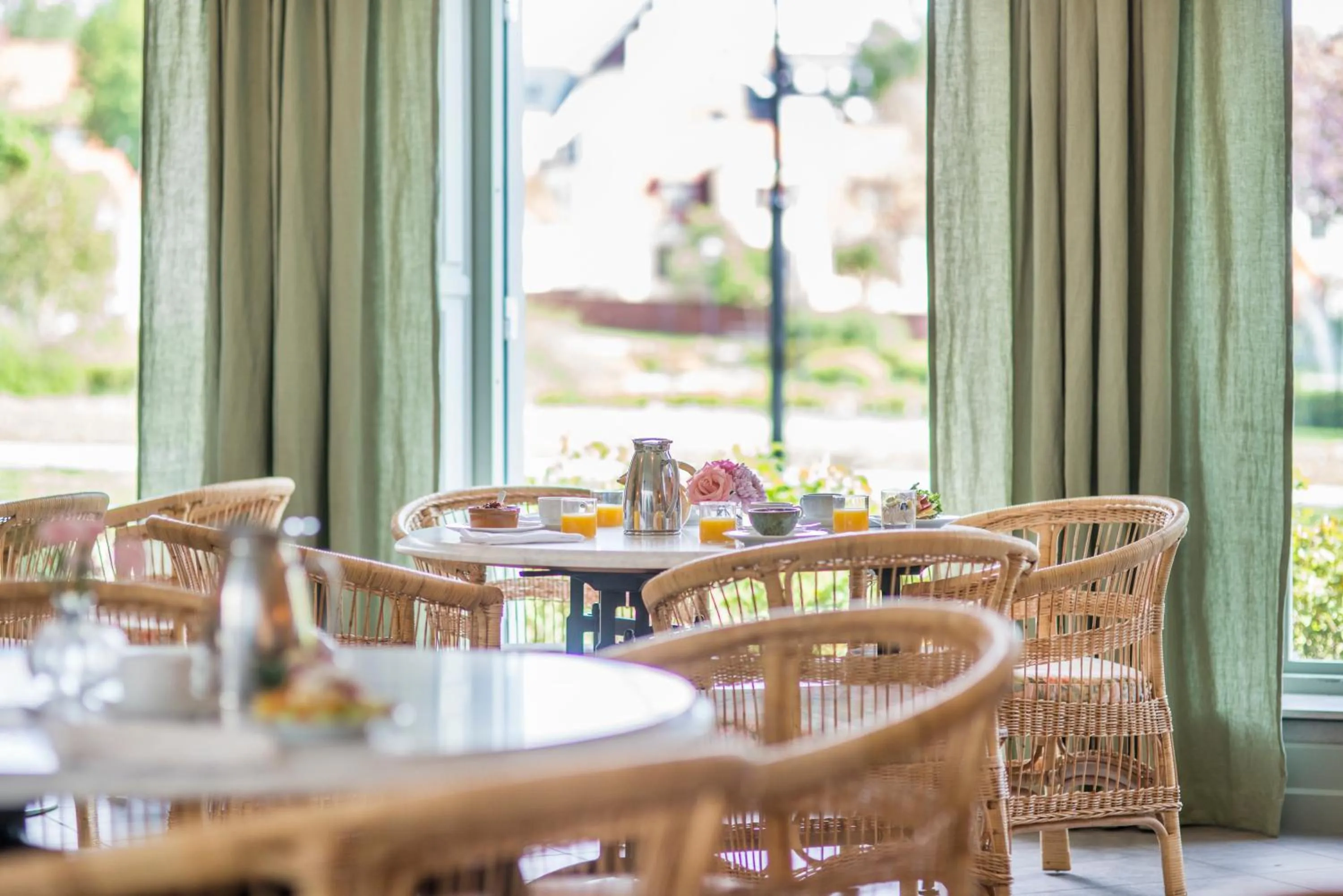 Restaurant/places to eat in Villa Alma