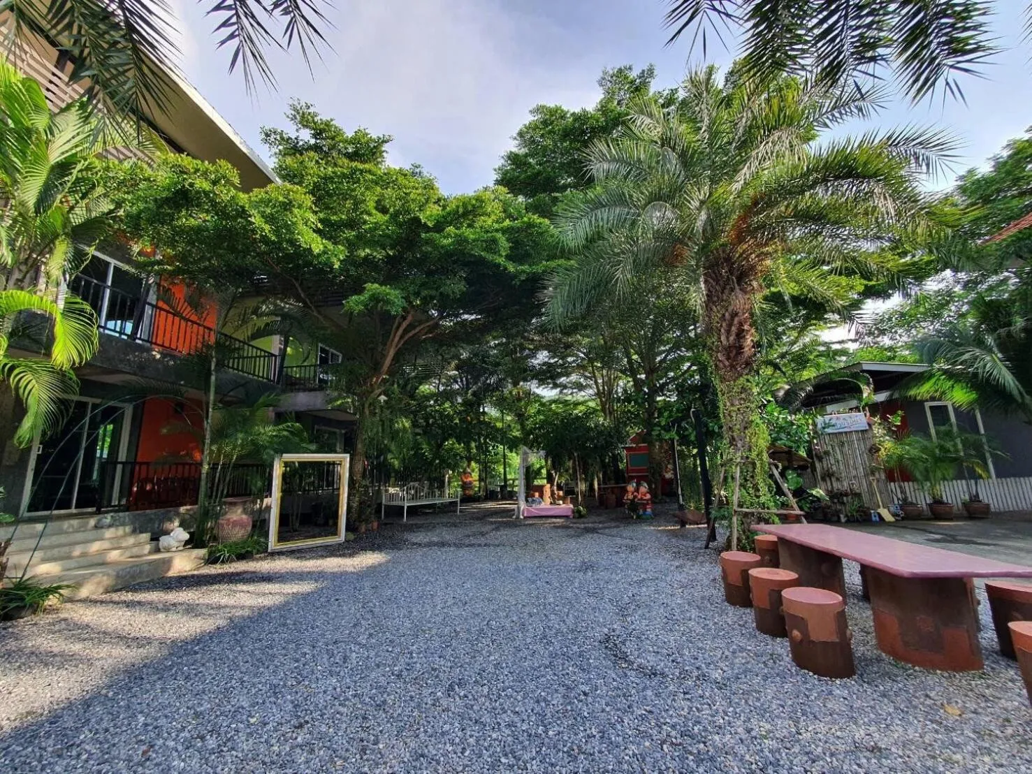 Garden in Bansuanrimnam Pakchong Resort