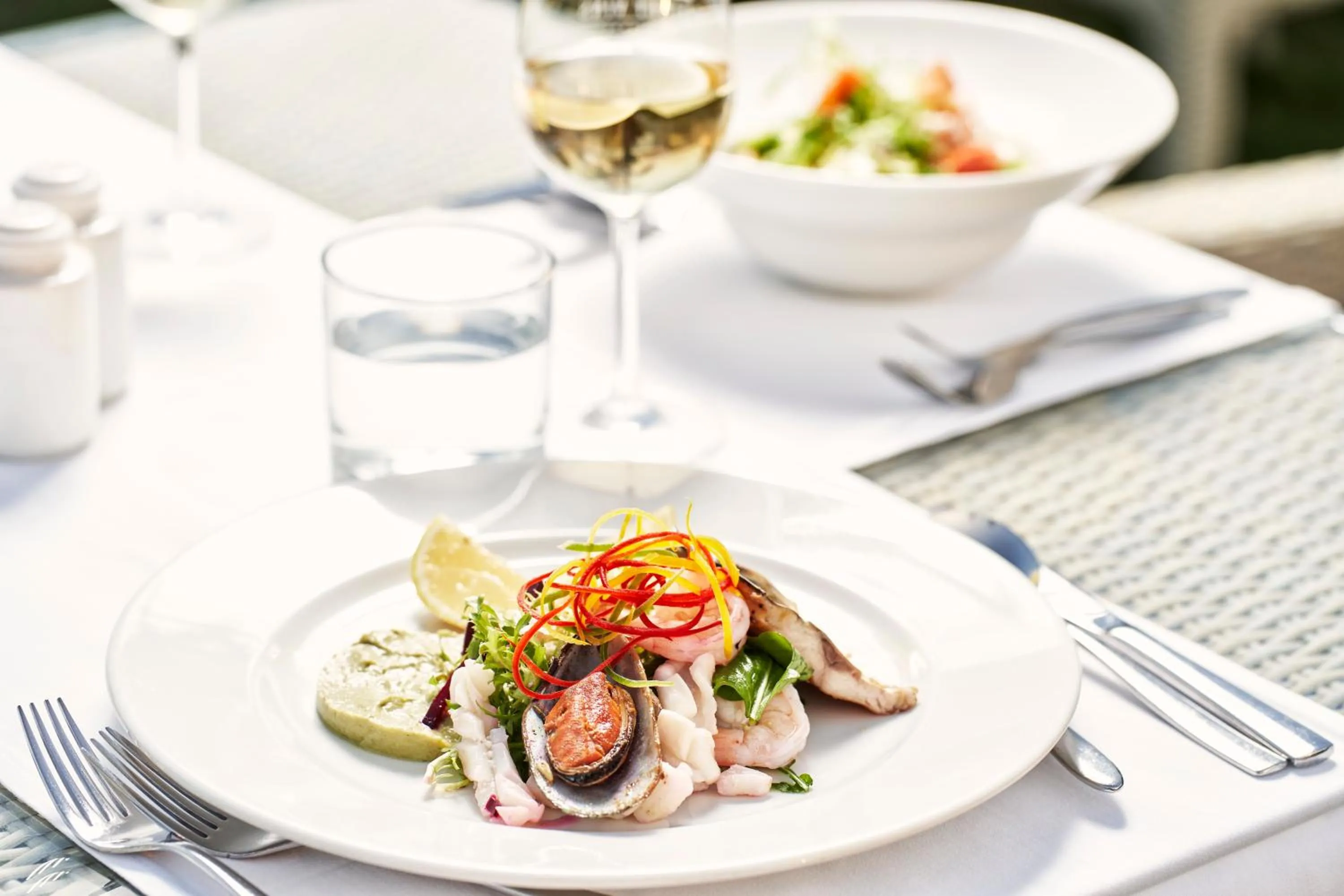 Restaurant/places to eat in Juweira Boutique Hotel Adult only