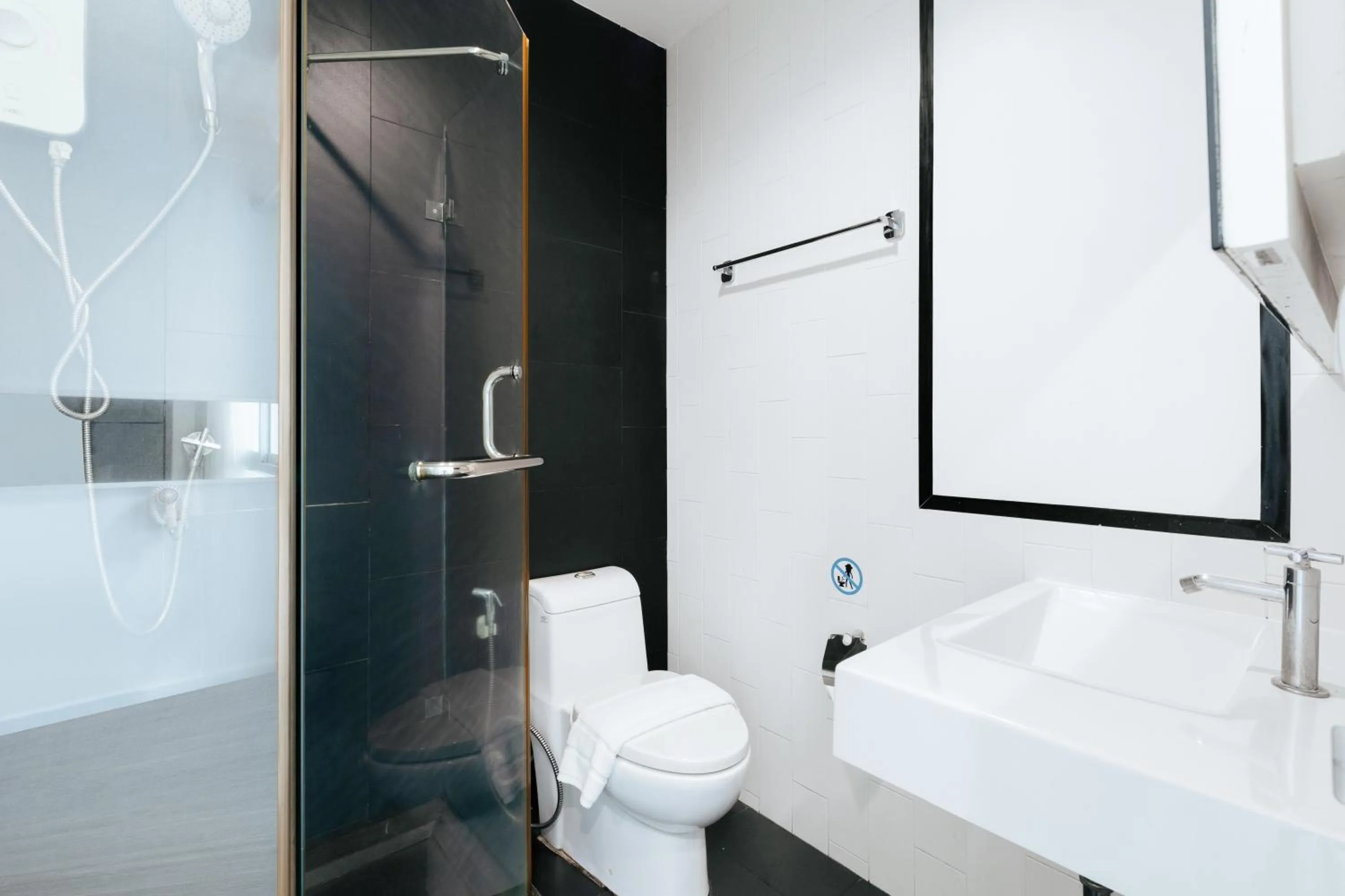 Bathroom in Blu Monkey Bed & Breakfast Phuket