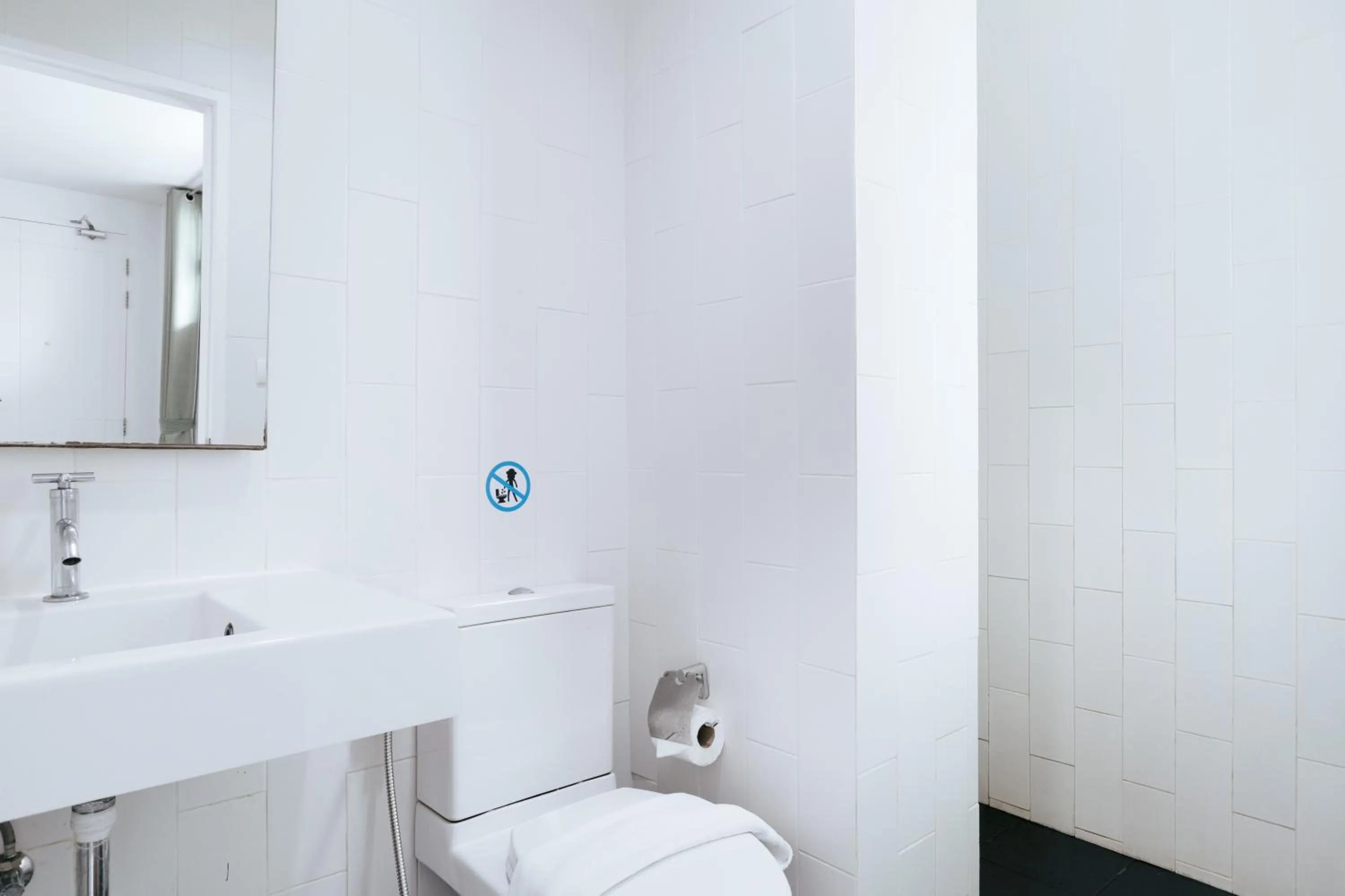 Toilet in Blu Monkey Bed & Breakfast Phuket