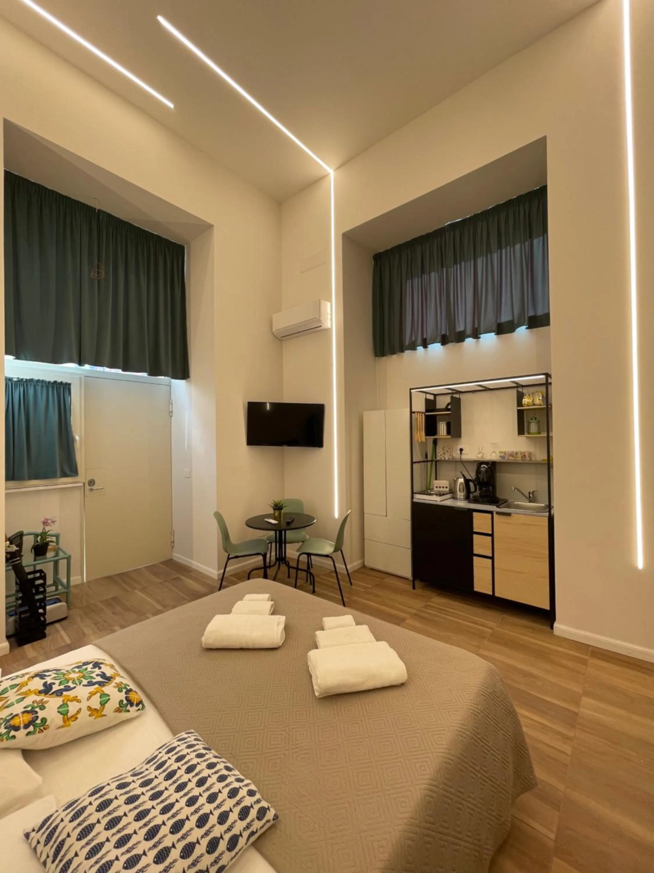B&B MITILINI Central Station