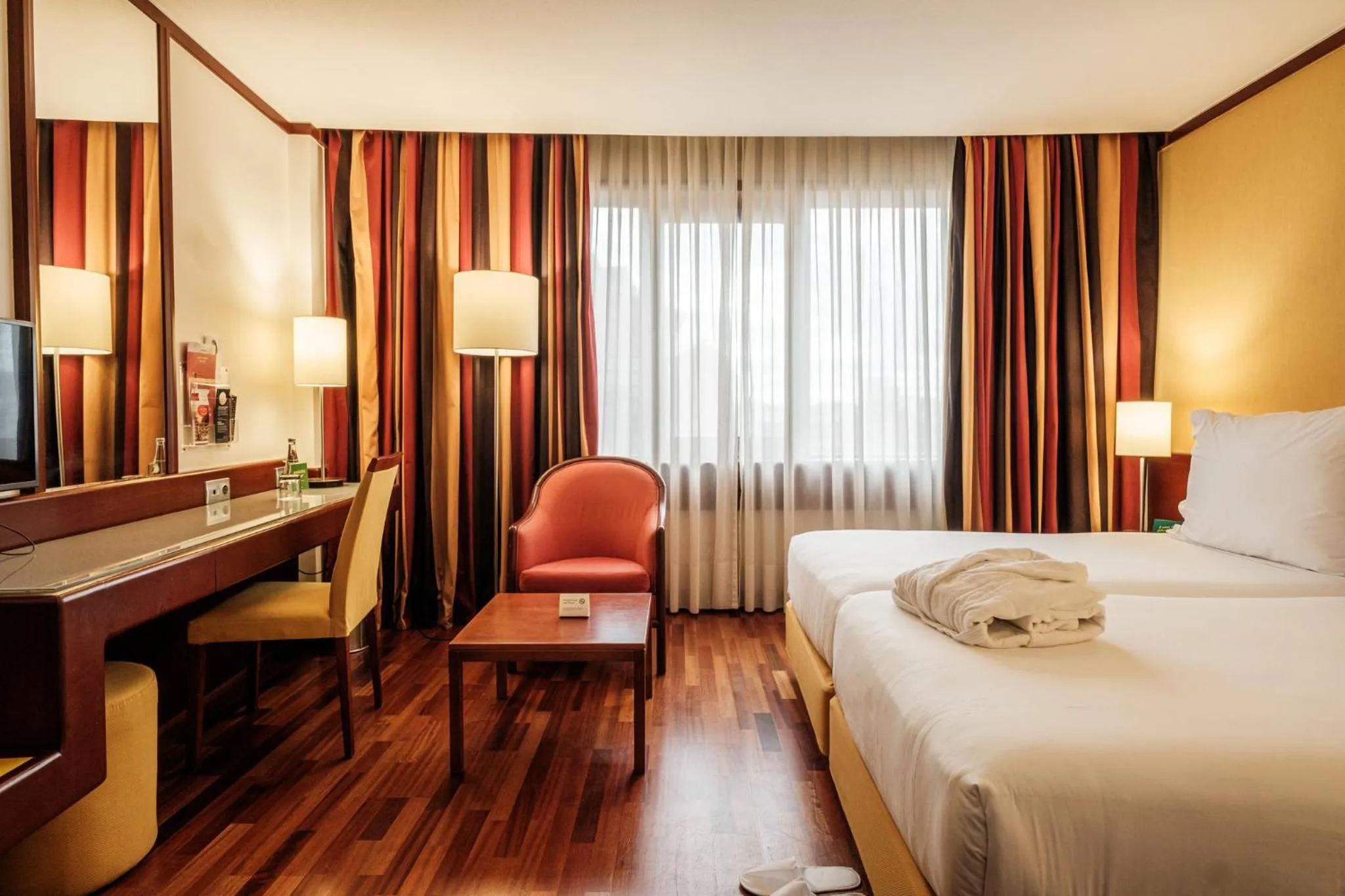 Photo of the whole room, Bed in Holiday Inn Lisbon-Continental by IHG