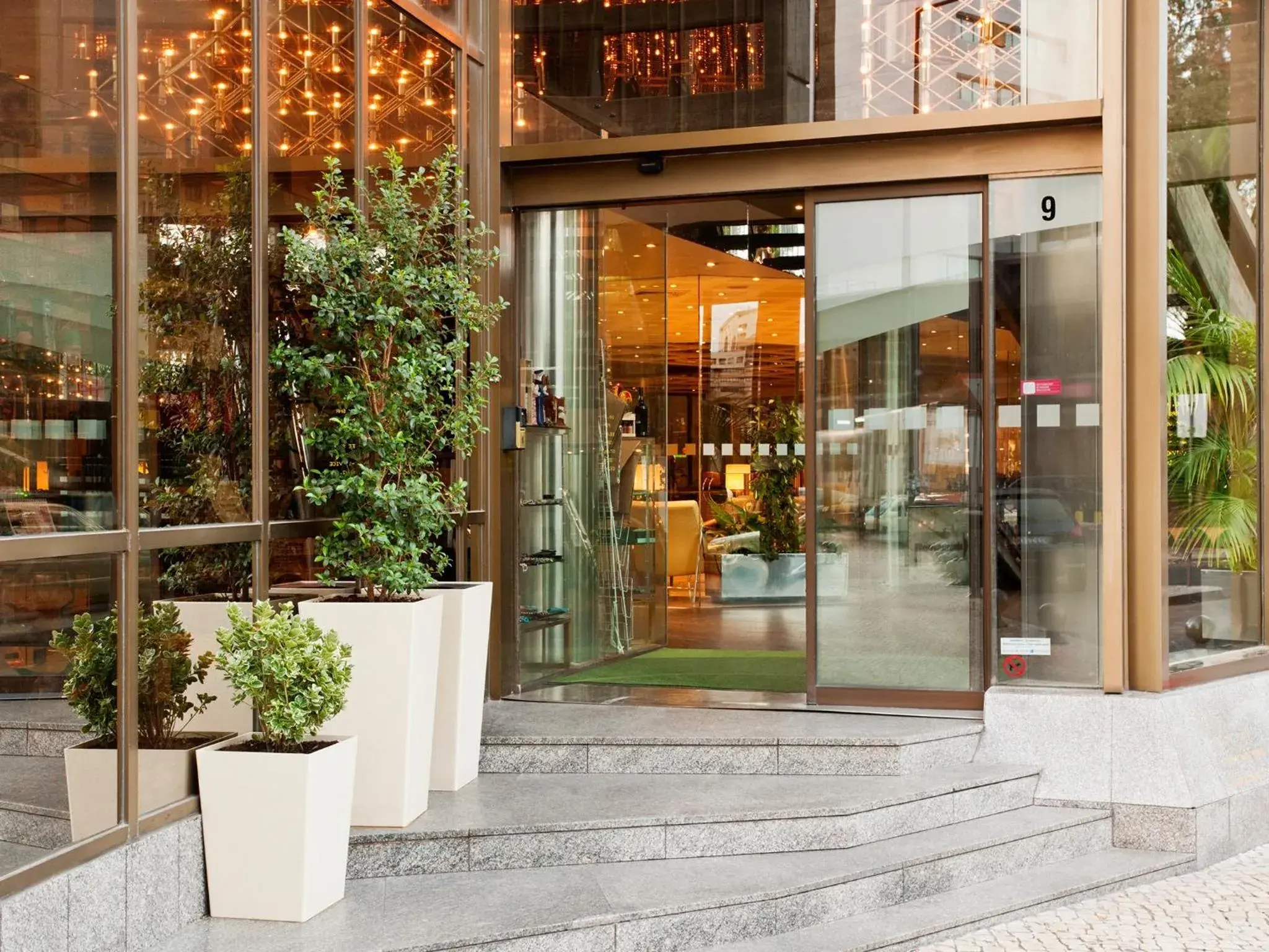 Facade/entrance in Holiday Inn Lisbon-Continental by IHG Facade/entrance in Holiday Inn Lisbon-Continental by IHG