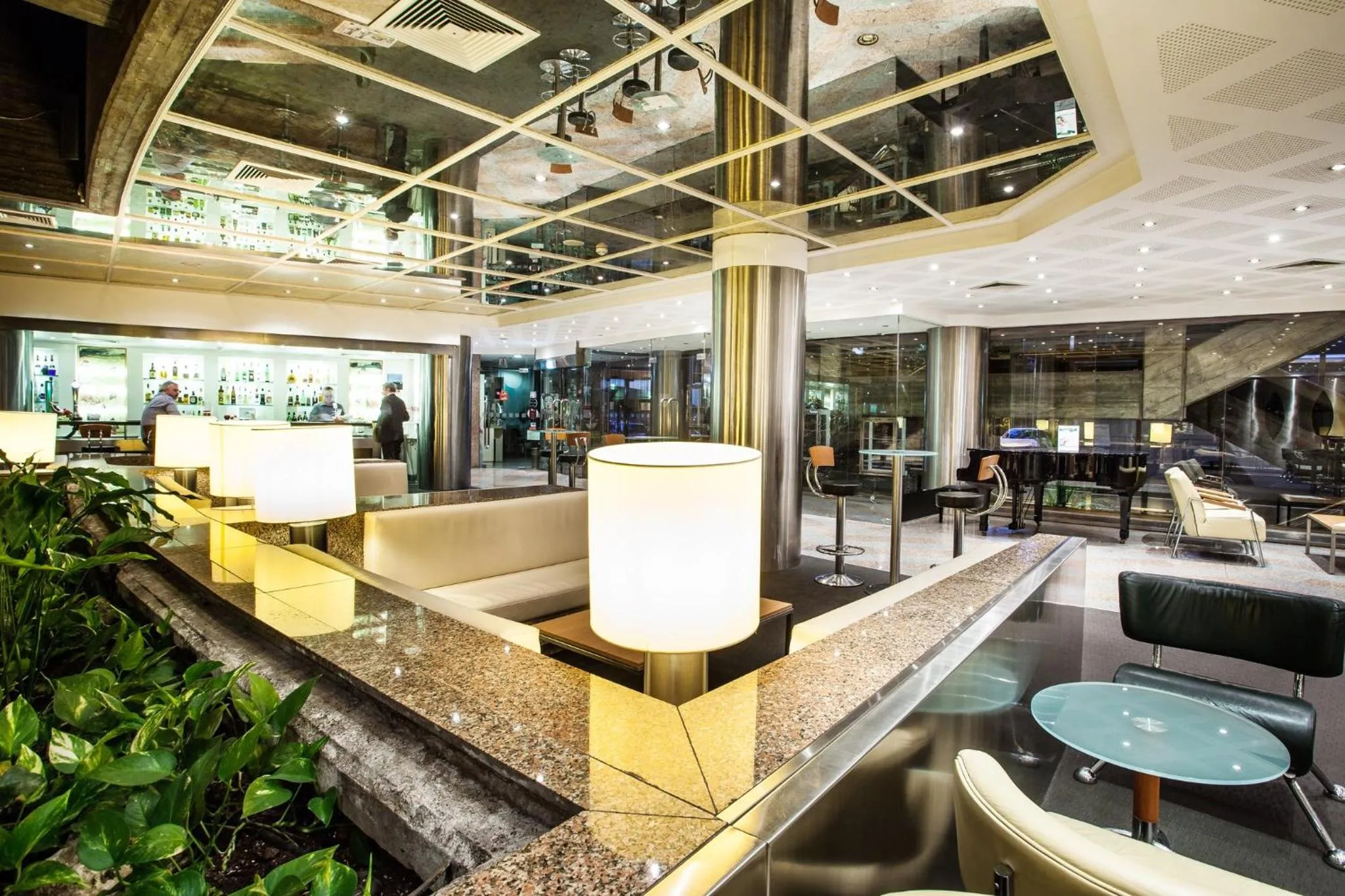 Lounge or bar in Holiday Inn Lisbon-Continental by IHG