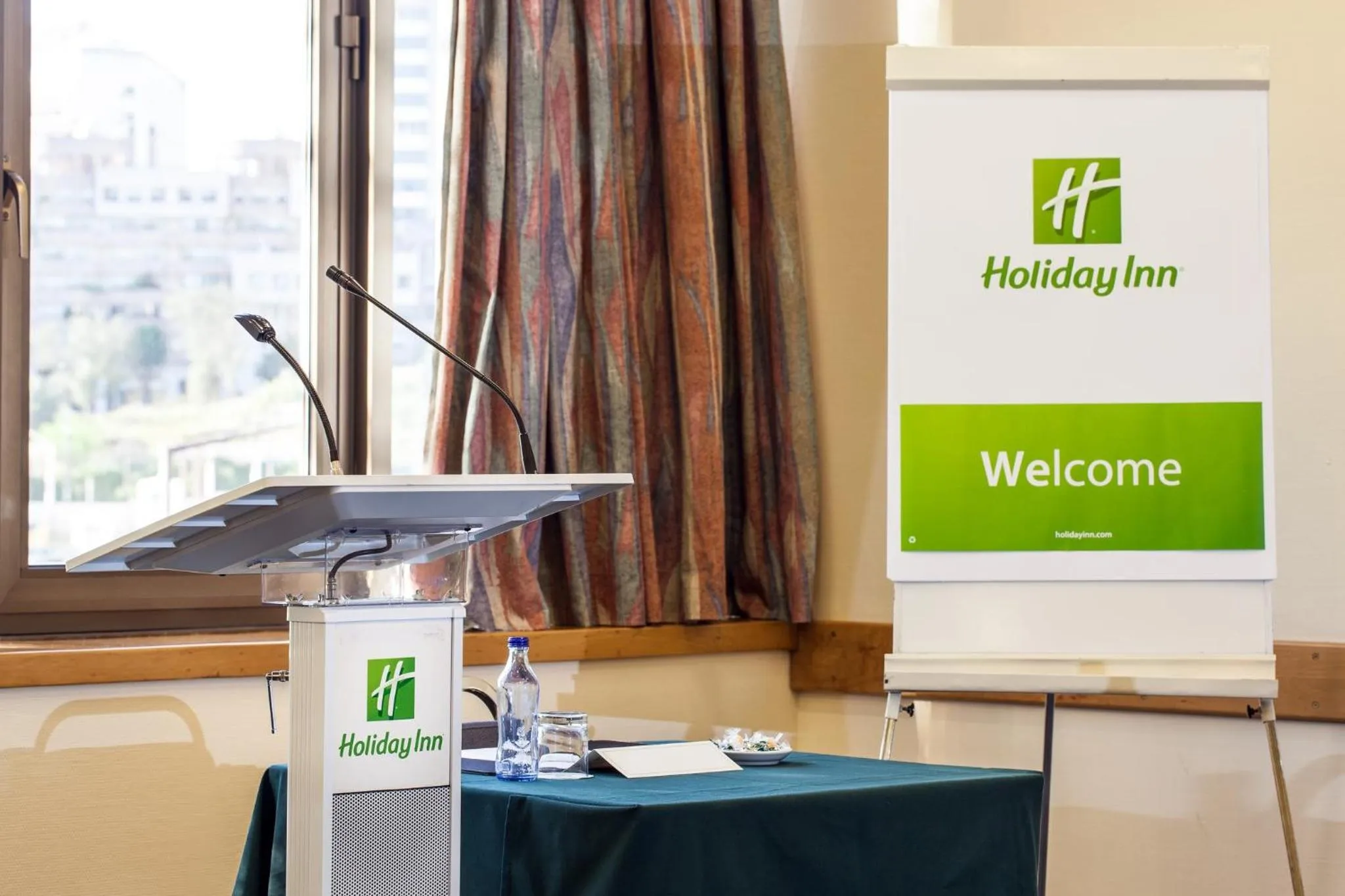 Meeting/conference room in Holiday Inn Lisbon-Continental by IHG
