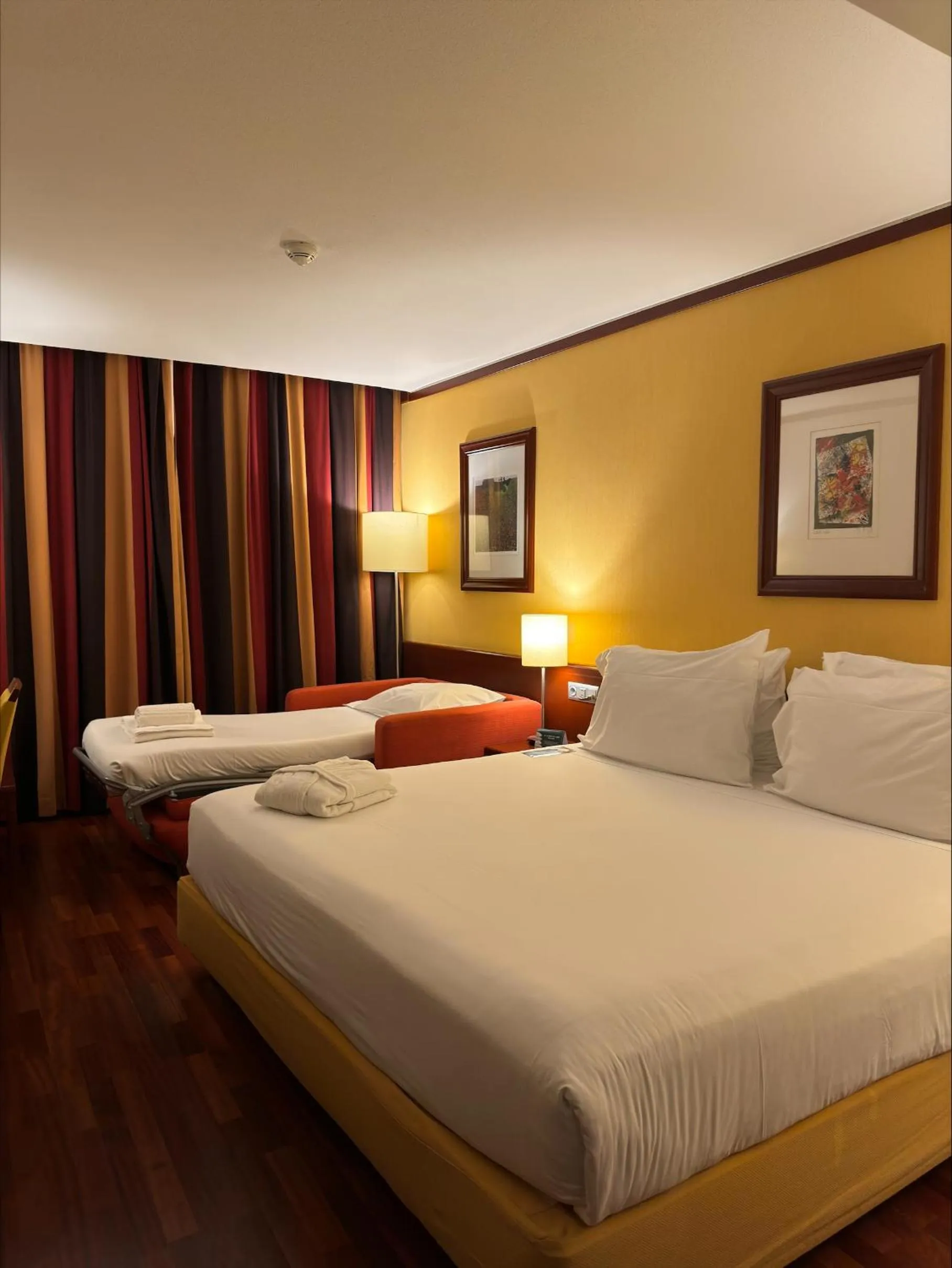 Bed in Holiday Inn Lisbon-Continental by IHG