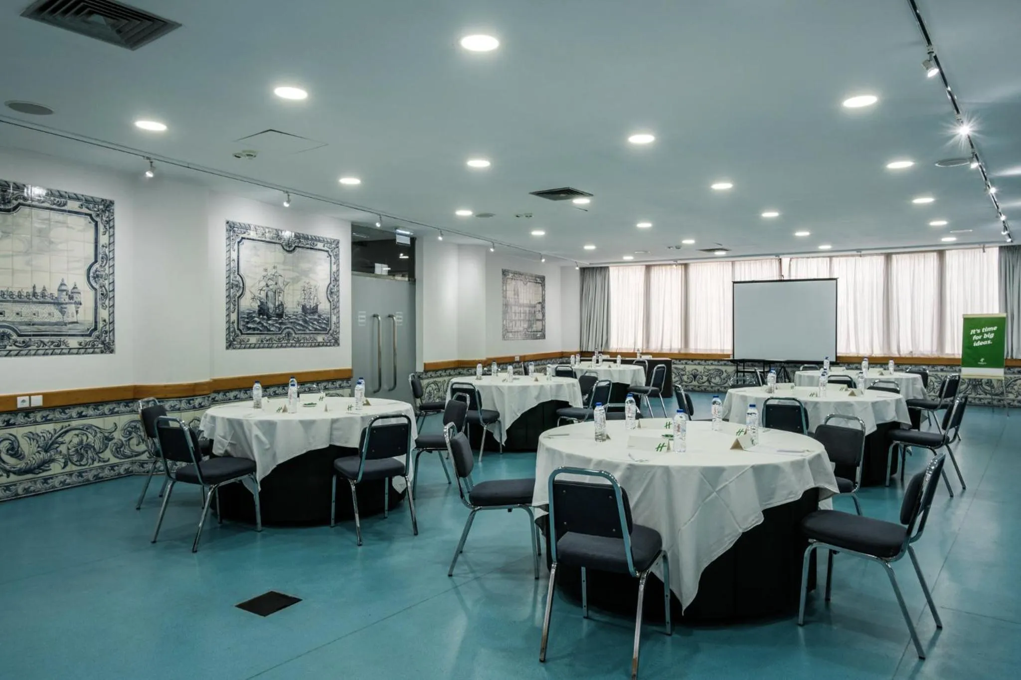 Meeting/conference room in Holiday Inn Lisbon-Continental by IHG