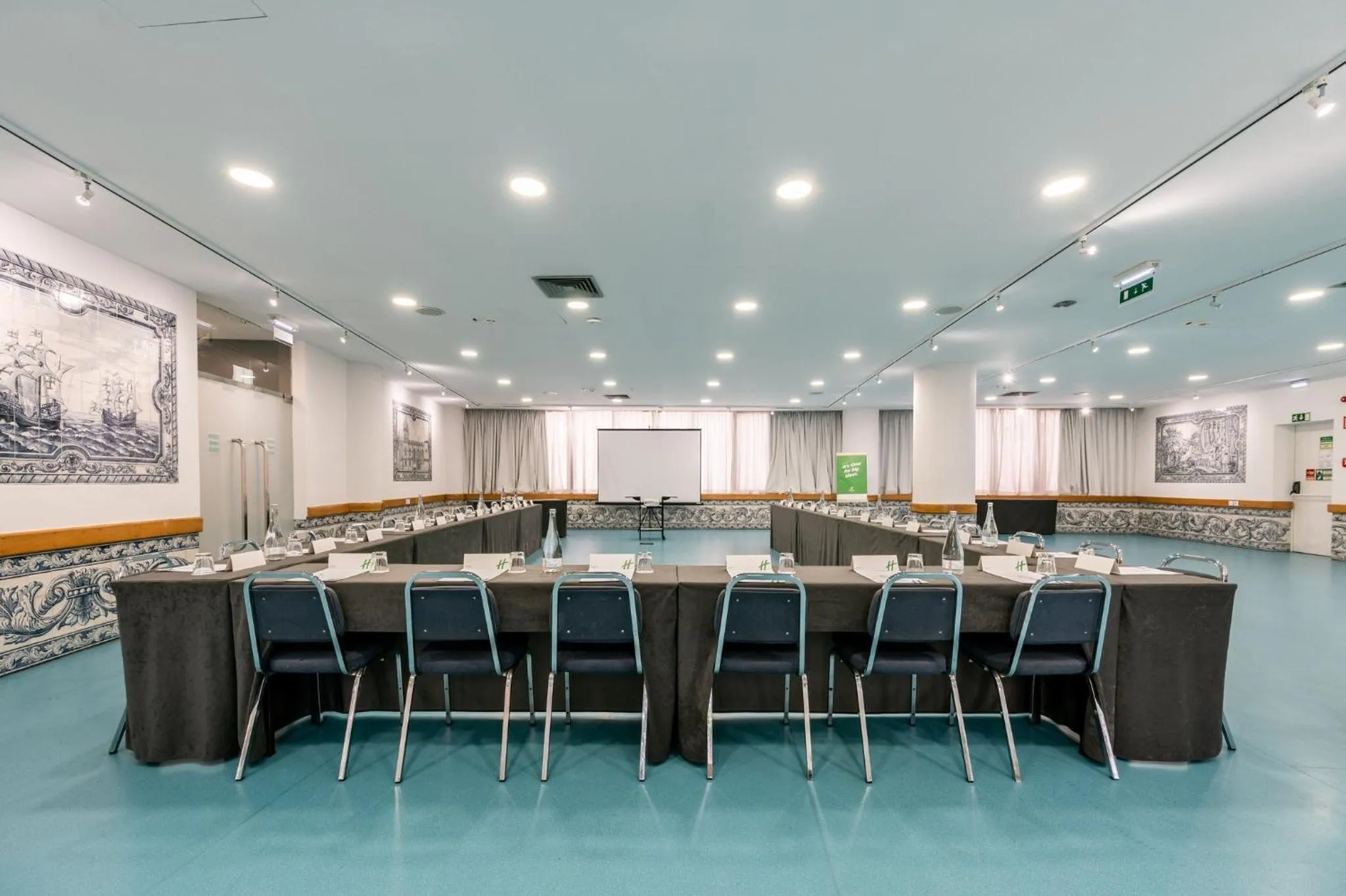 Meeting/conference room in Holiday Inn Lisbon-Continental by IHG