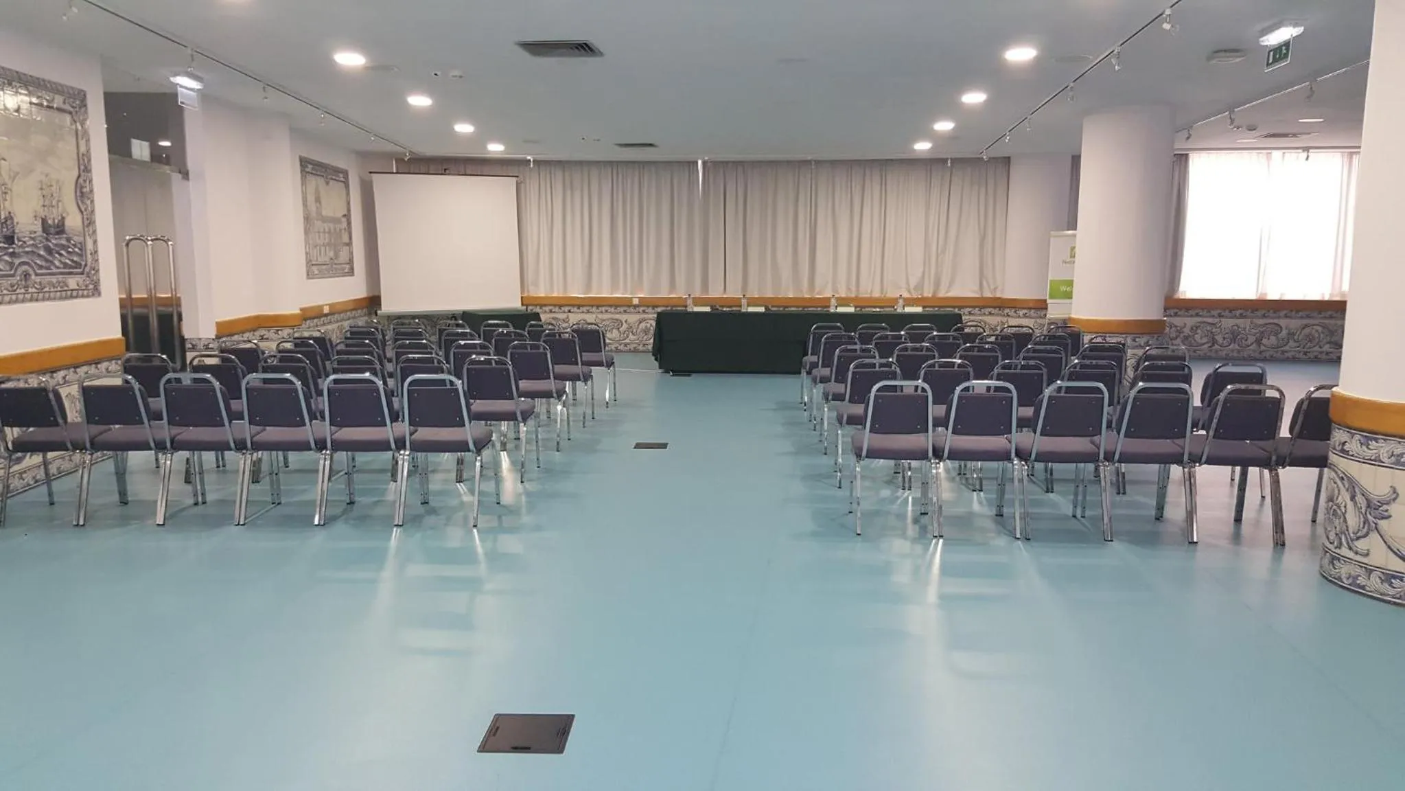 Meeting/conference room in Holiday Inn Lisbon-Continental by IHG