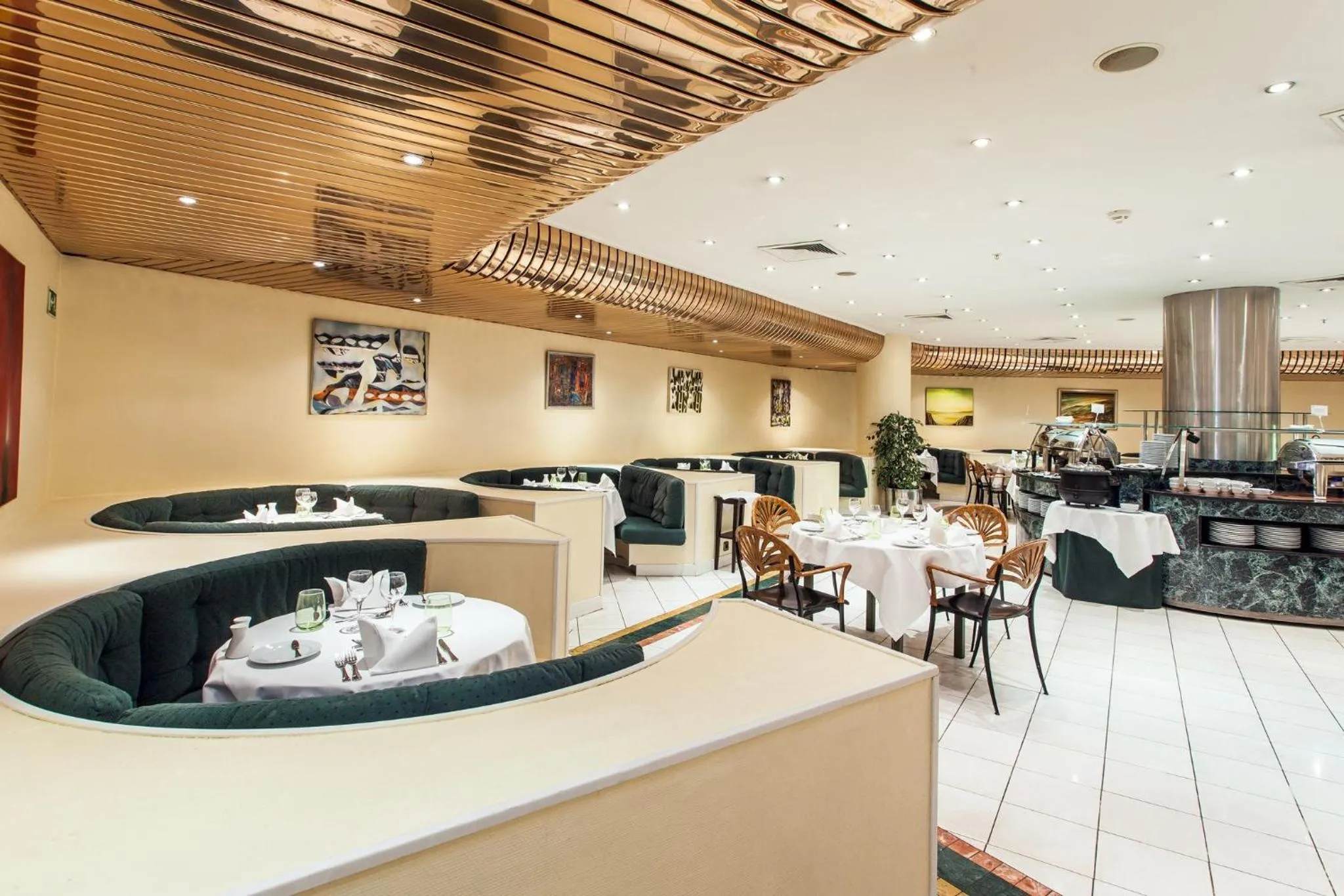 Restaurant/places to eat in Holiday Inn Lisbon-Continental by IHG