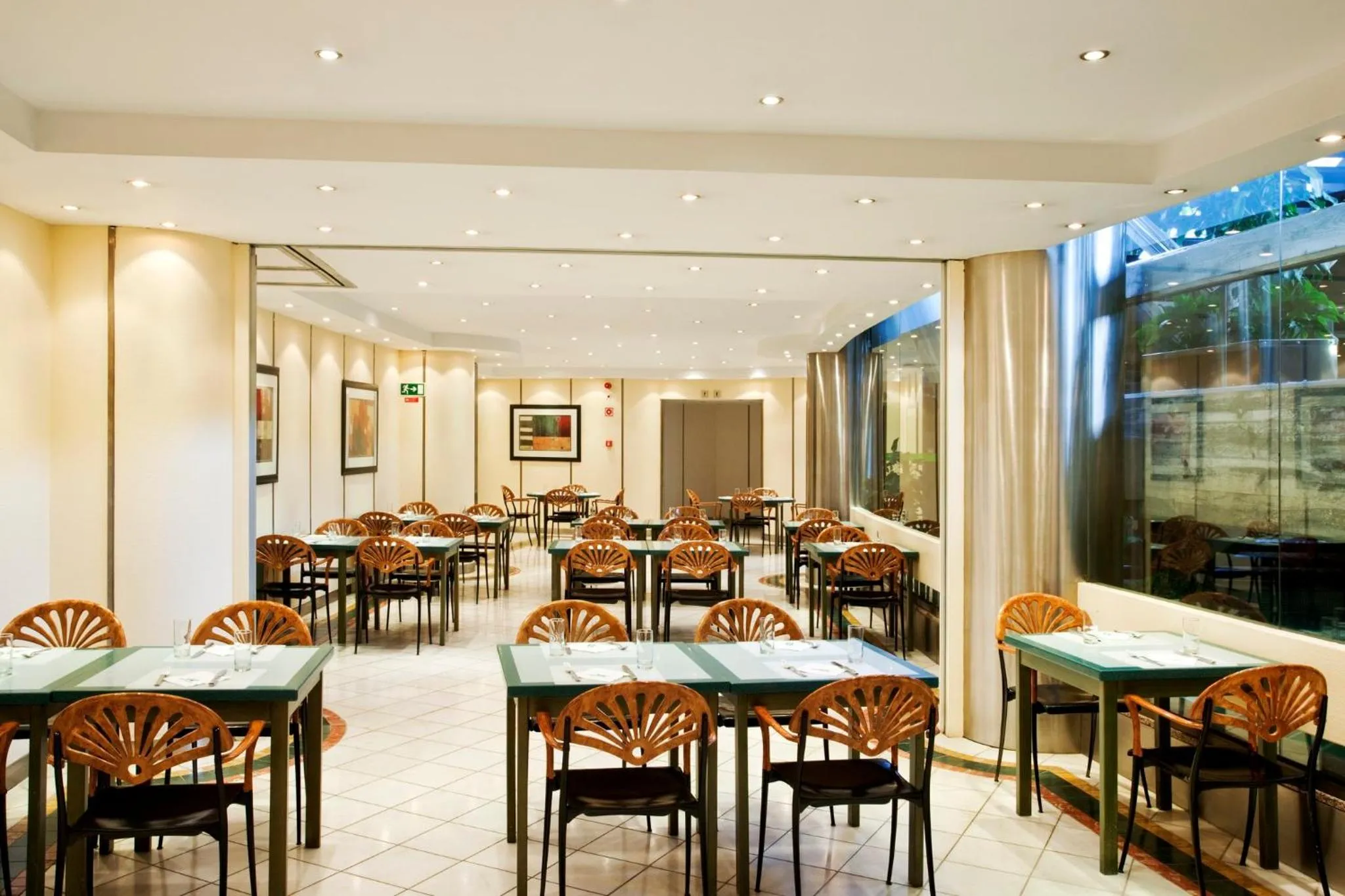 Restaurant/places to eat in Holiday Inn Lisbon-Continental by IHG