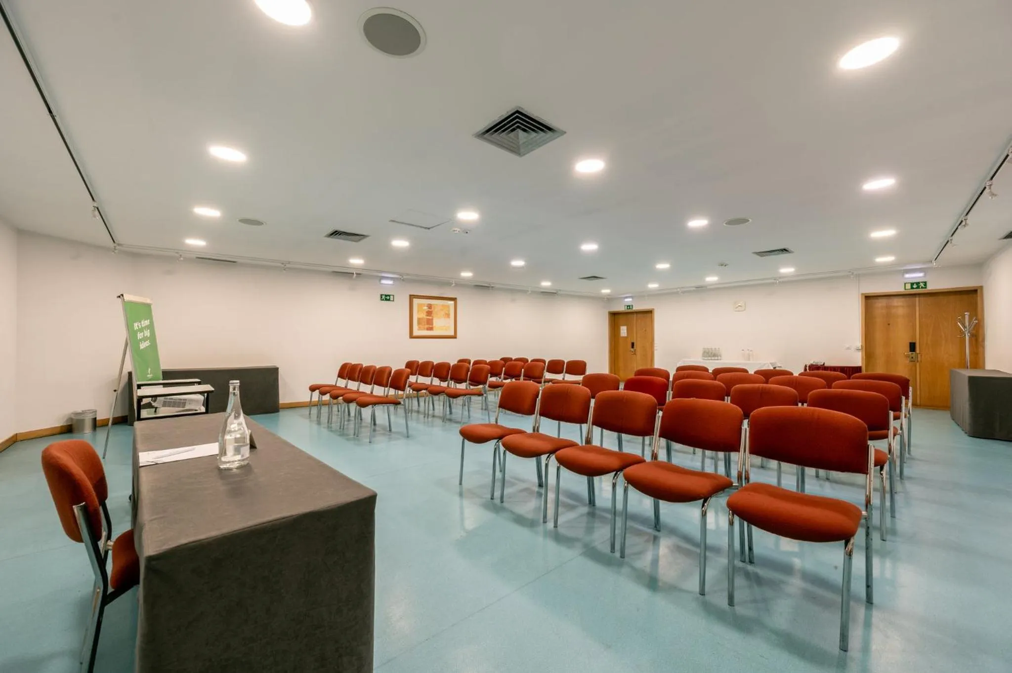 Meeting/conference room in Holiday Inn Lisbon-Continental by IHG
