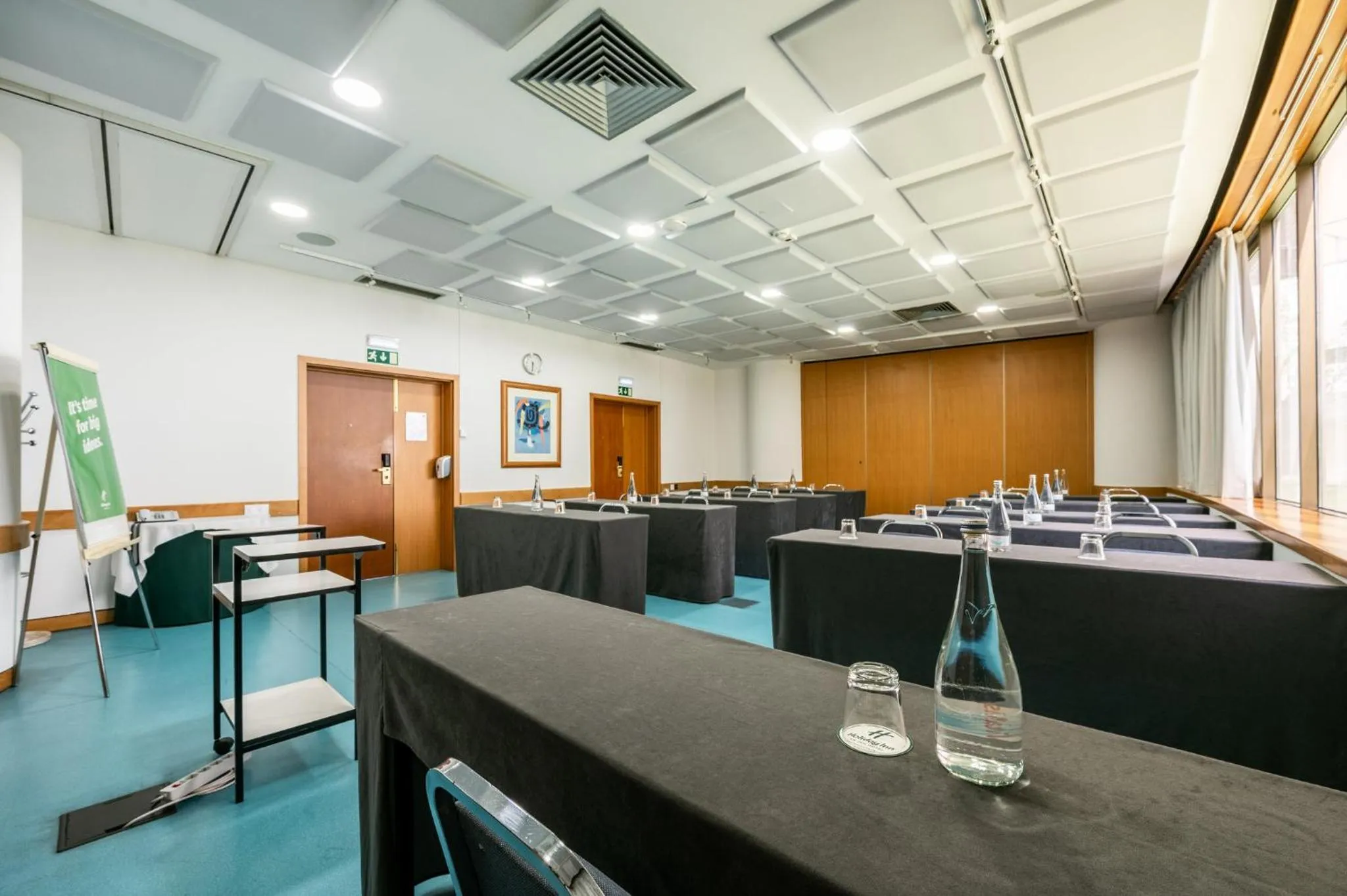 Meeting/conference room in Holiday Inn Lisbon-Continental by IHG