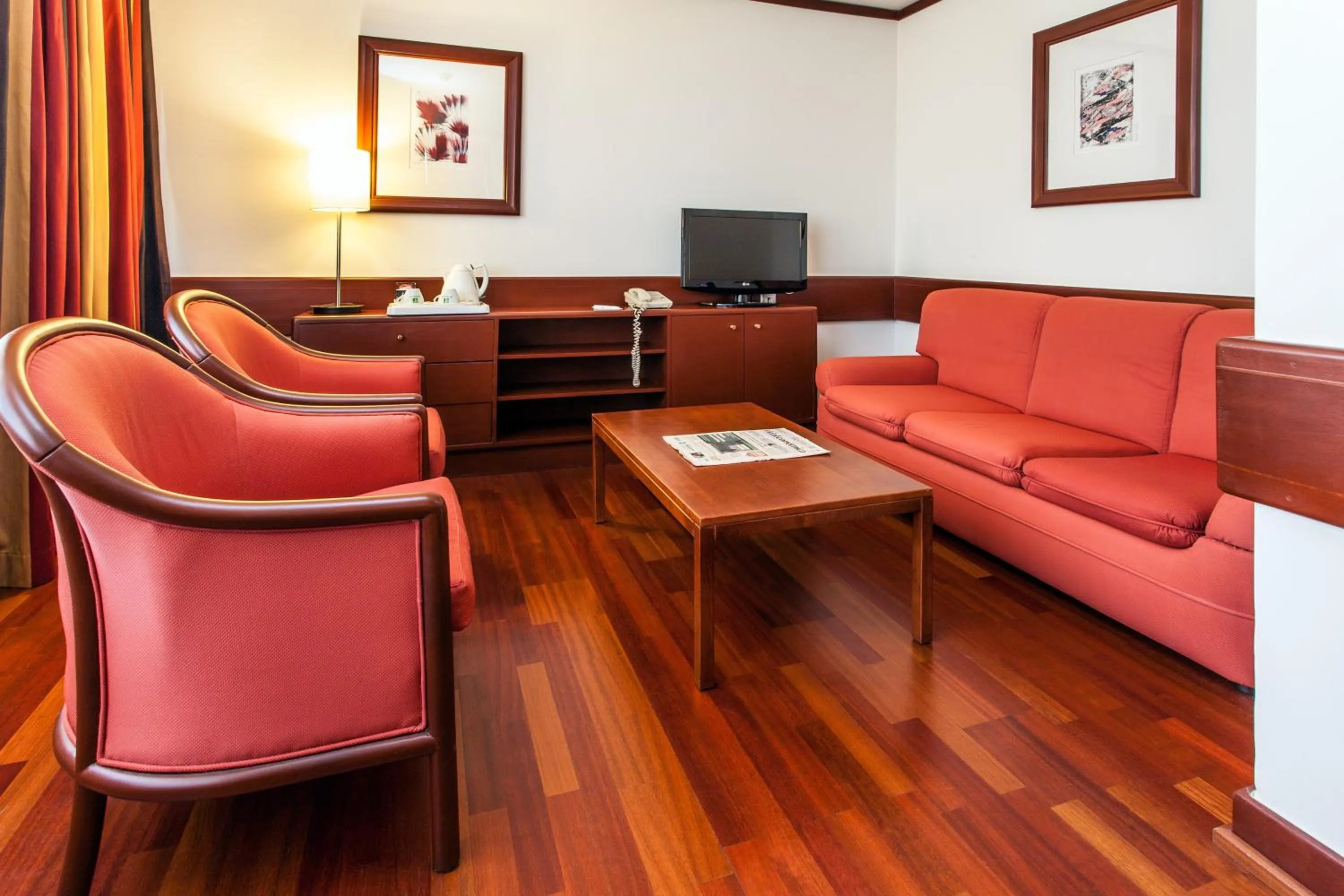 Photo of the whole room in Holiday Inn Lisbon-Continental by IHG