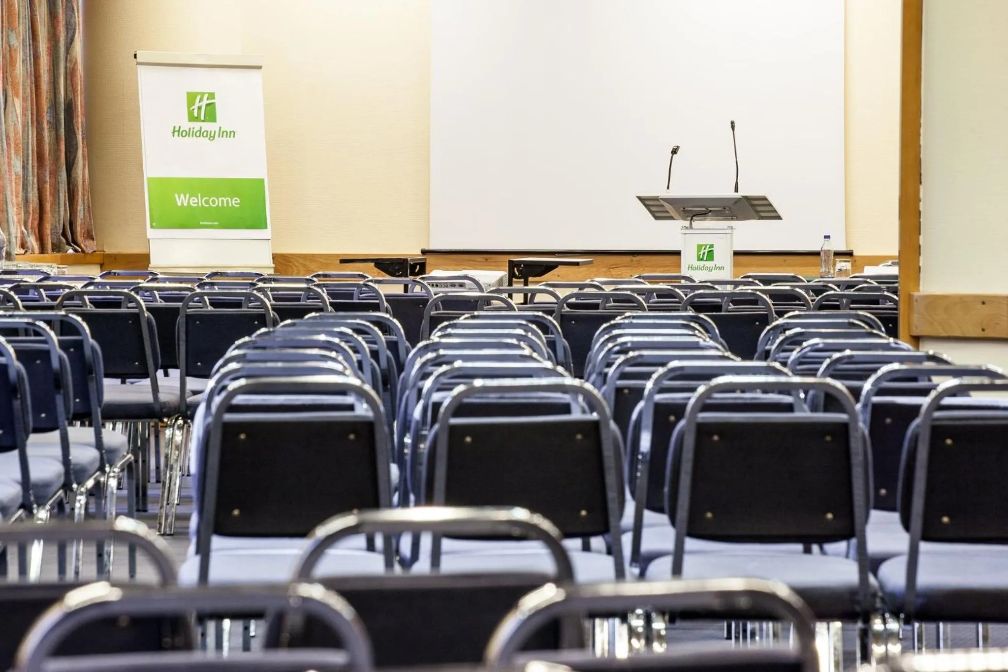 Meeting/conference room in Holiday Inn Lisbon-Continental by IHG