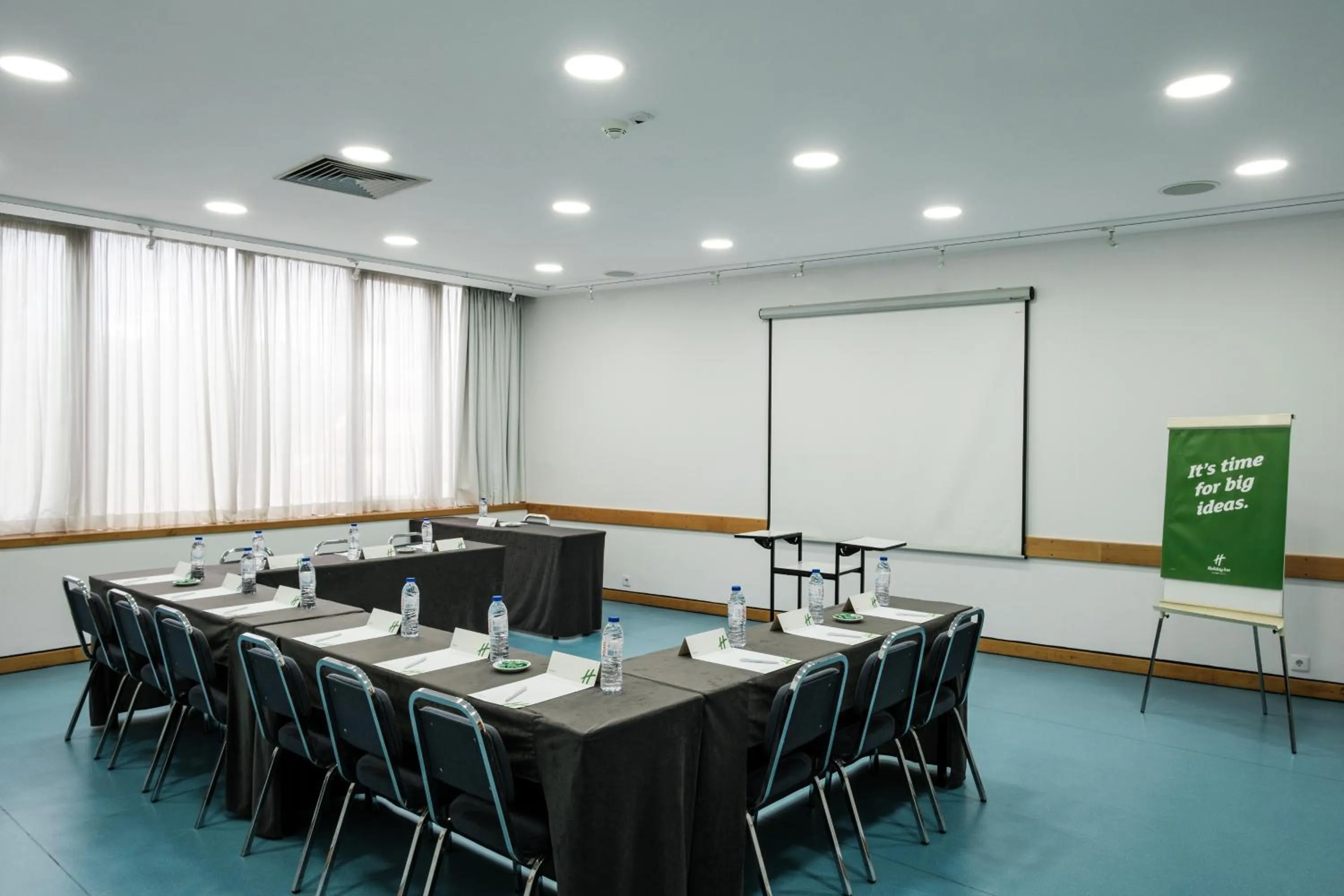 Meeting/conference room in Holiday Inn Lisbon-Continental by IHG