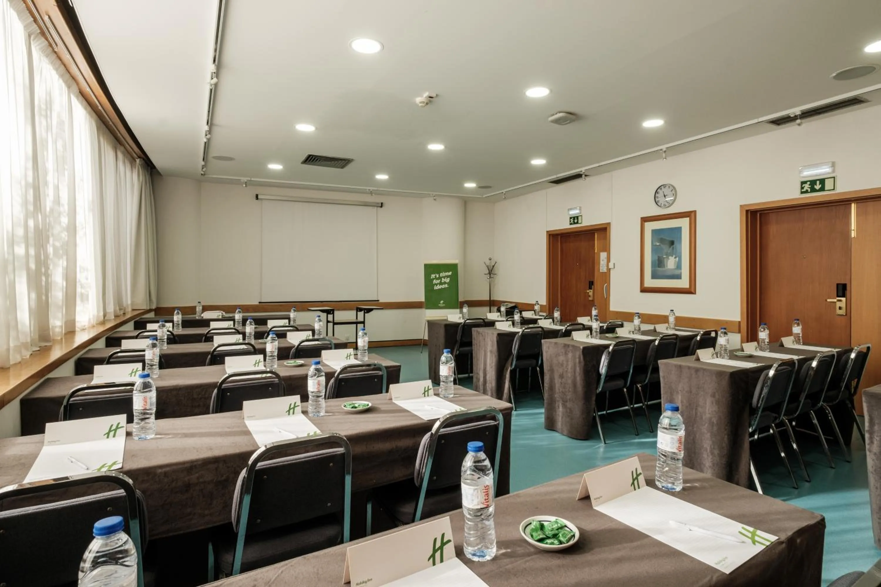 Meeting/conference room in Holiday Inn Lisbon-Continental by IHG