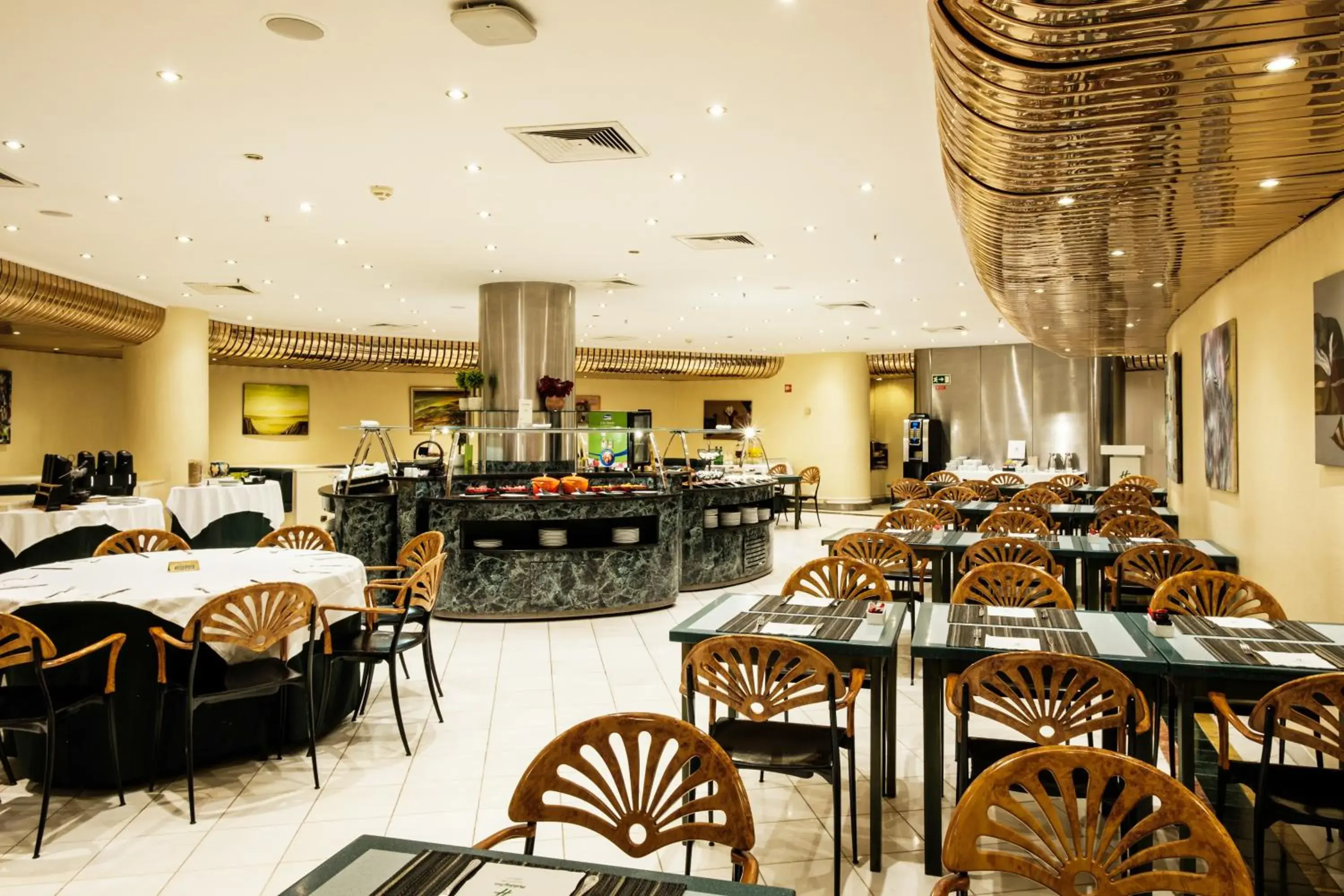 Restaurant/places to eat in Holiday Inn Lisbon-Continental by IHG Restaurant/places to eat in Holiday Inn Lisbon-Continental by IHG