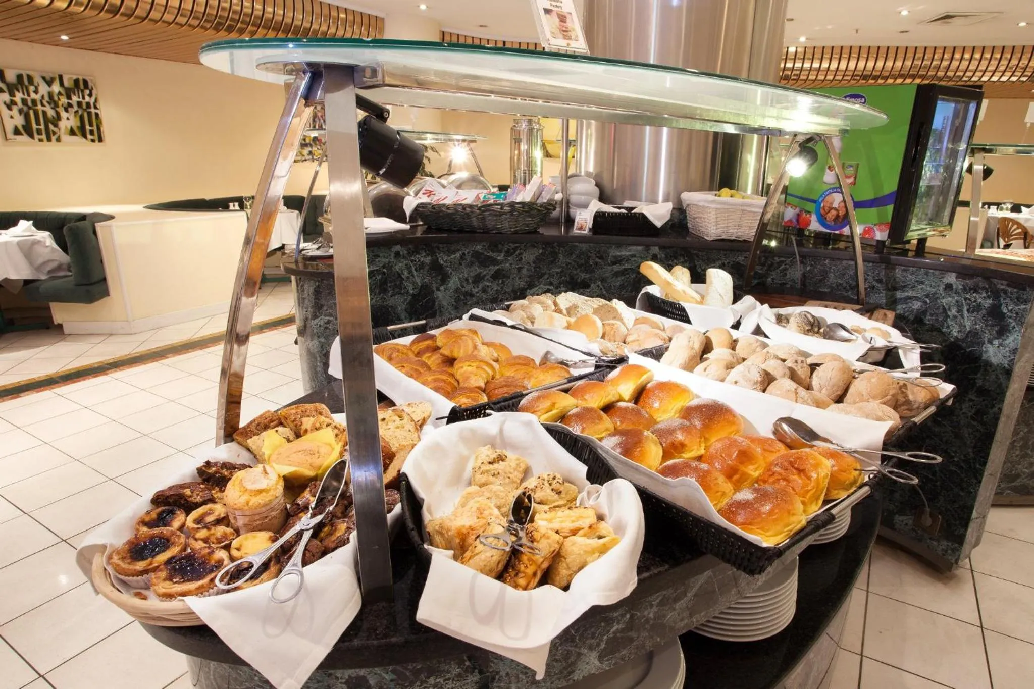 Breakfast in Holiday Inn Lisbon-Continental by IHG