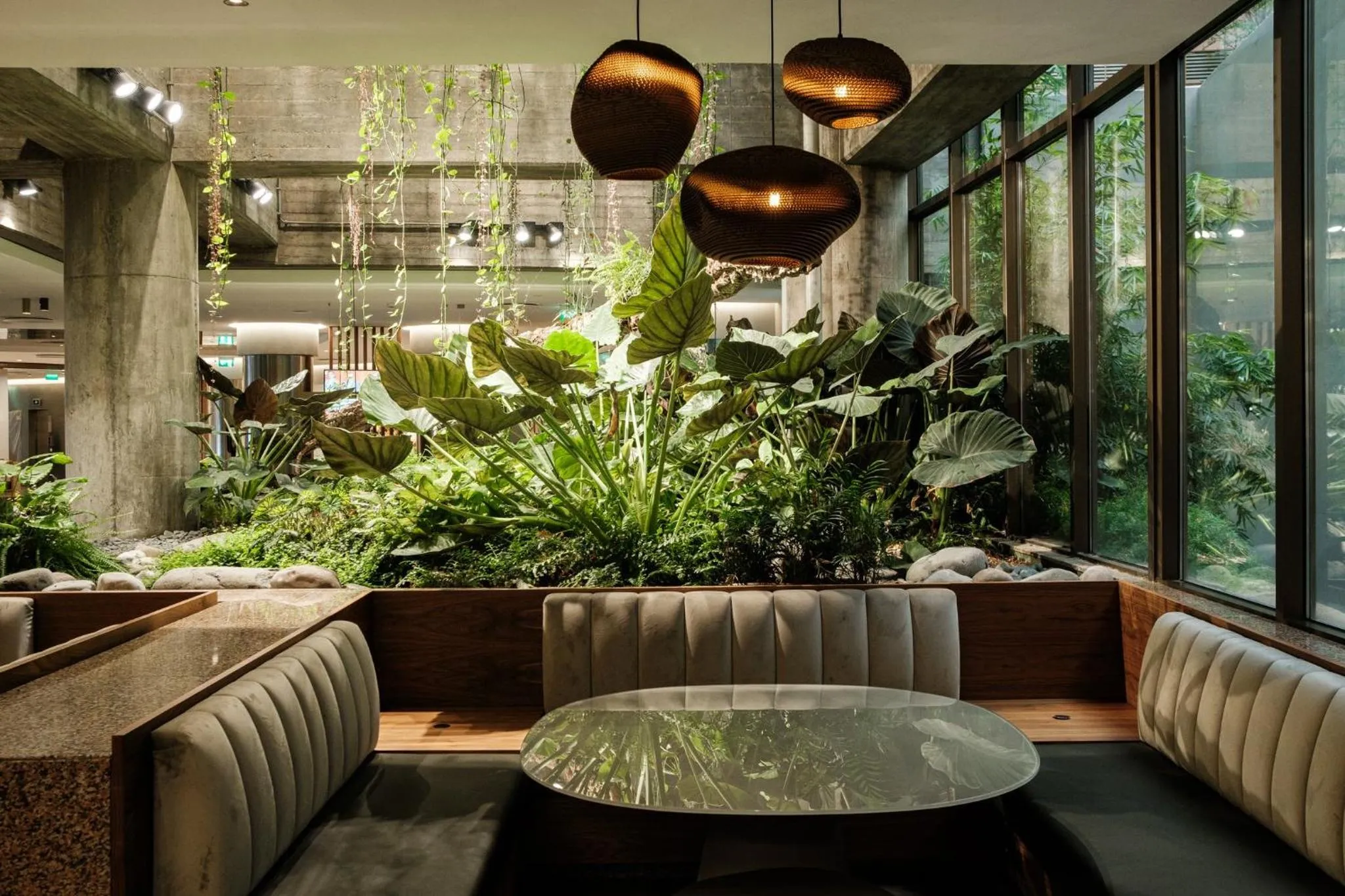 Lounge or bar in Holiday Inn Lisbon-Continental by IHG