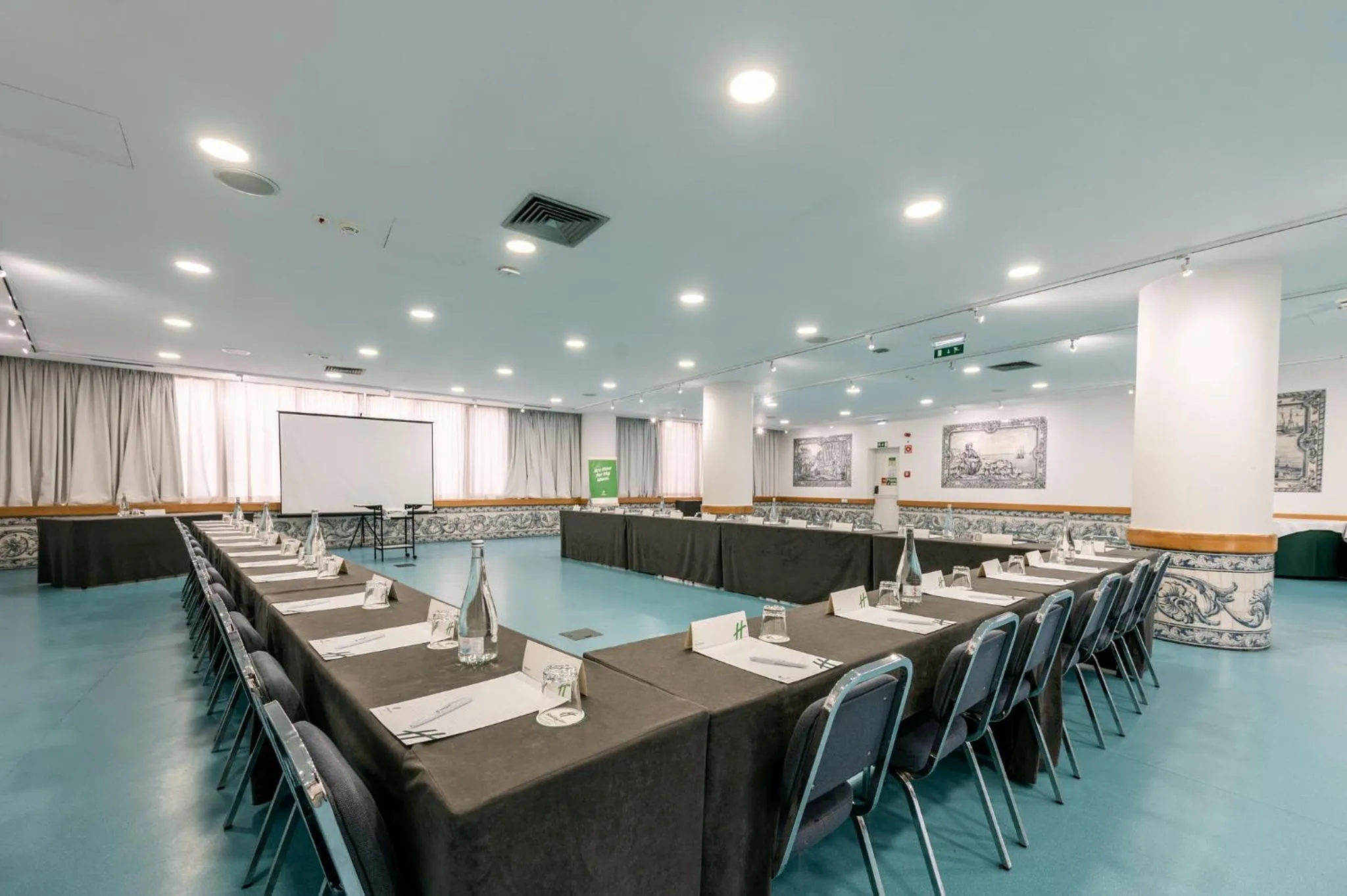 Meeting/conference room in Holiday Inn Lisbon-Continental by IHG