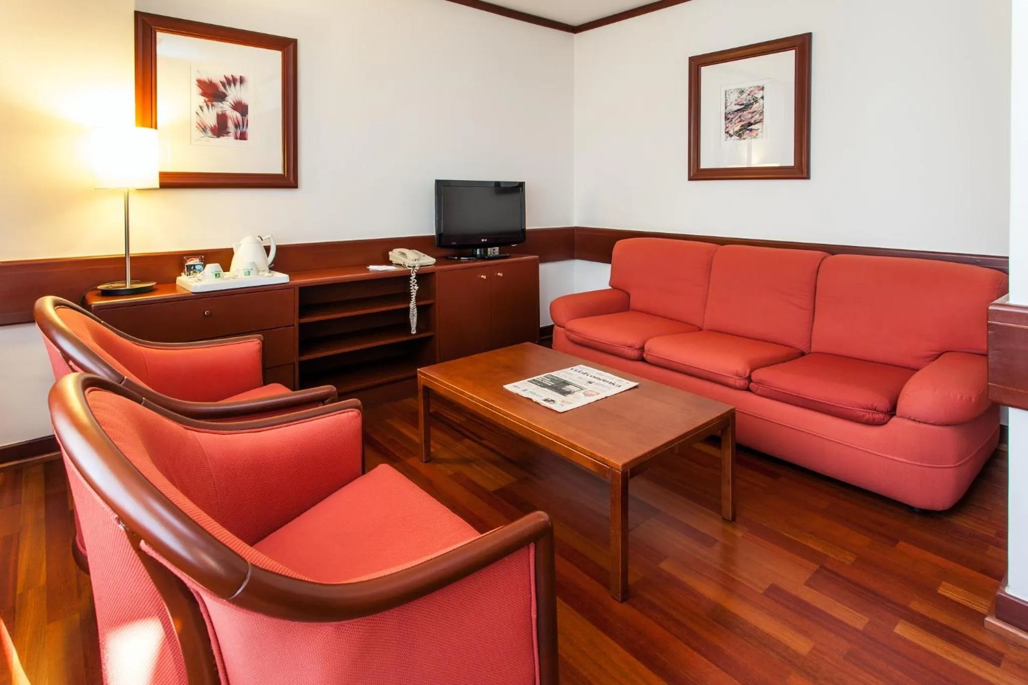 Photo of the whole room in Holiday Inn Lisbon-Continental by IHG