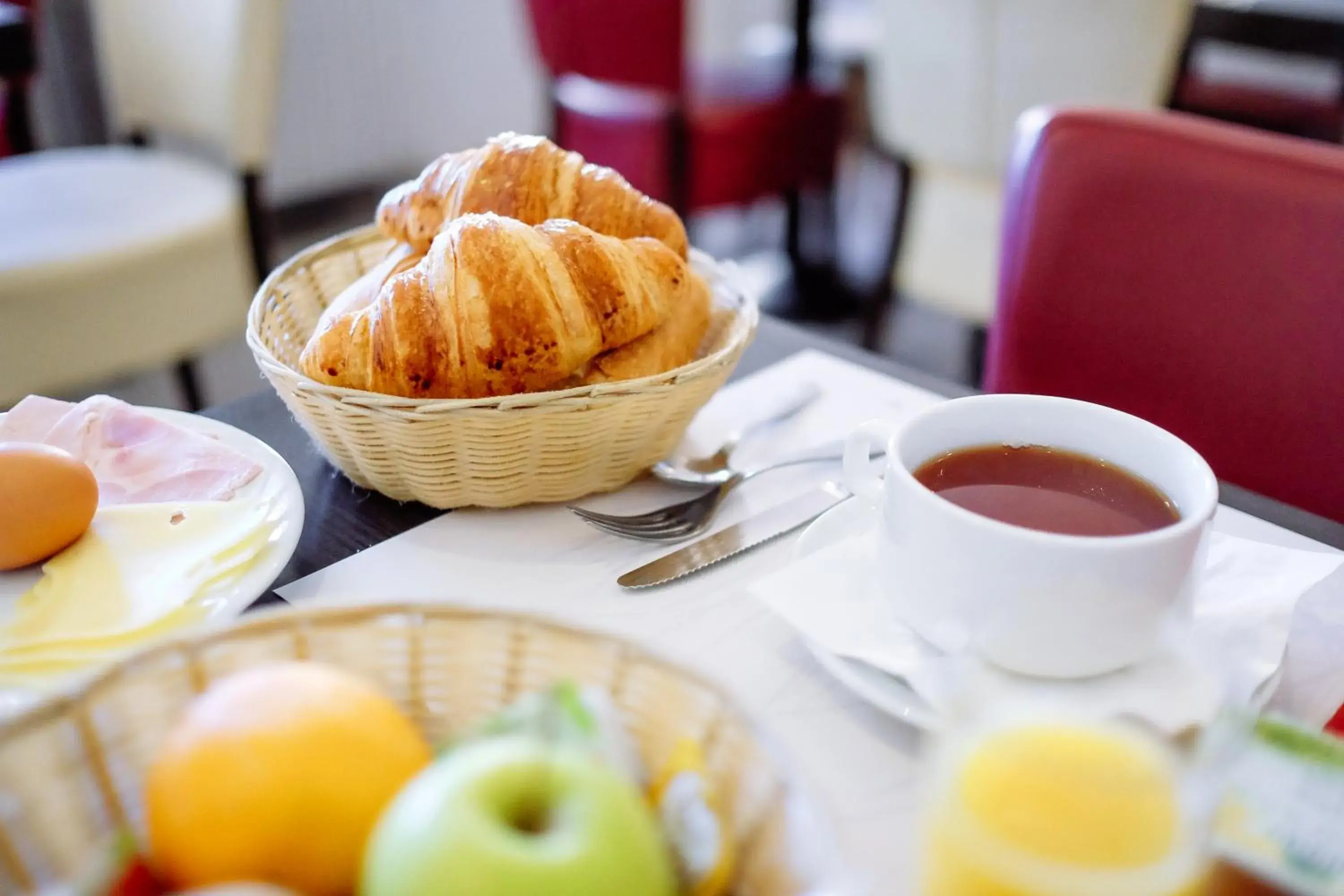 Breakfast in Hôtel Restaurant du Lauragais LOGIS DE FRANCE