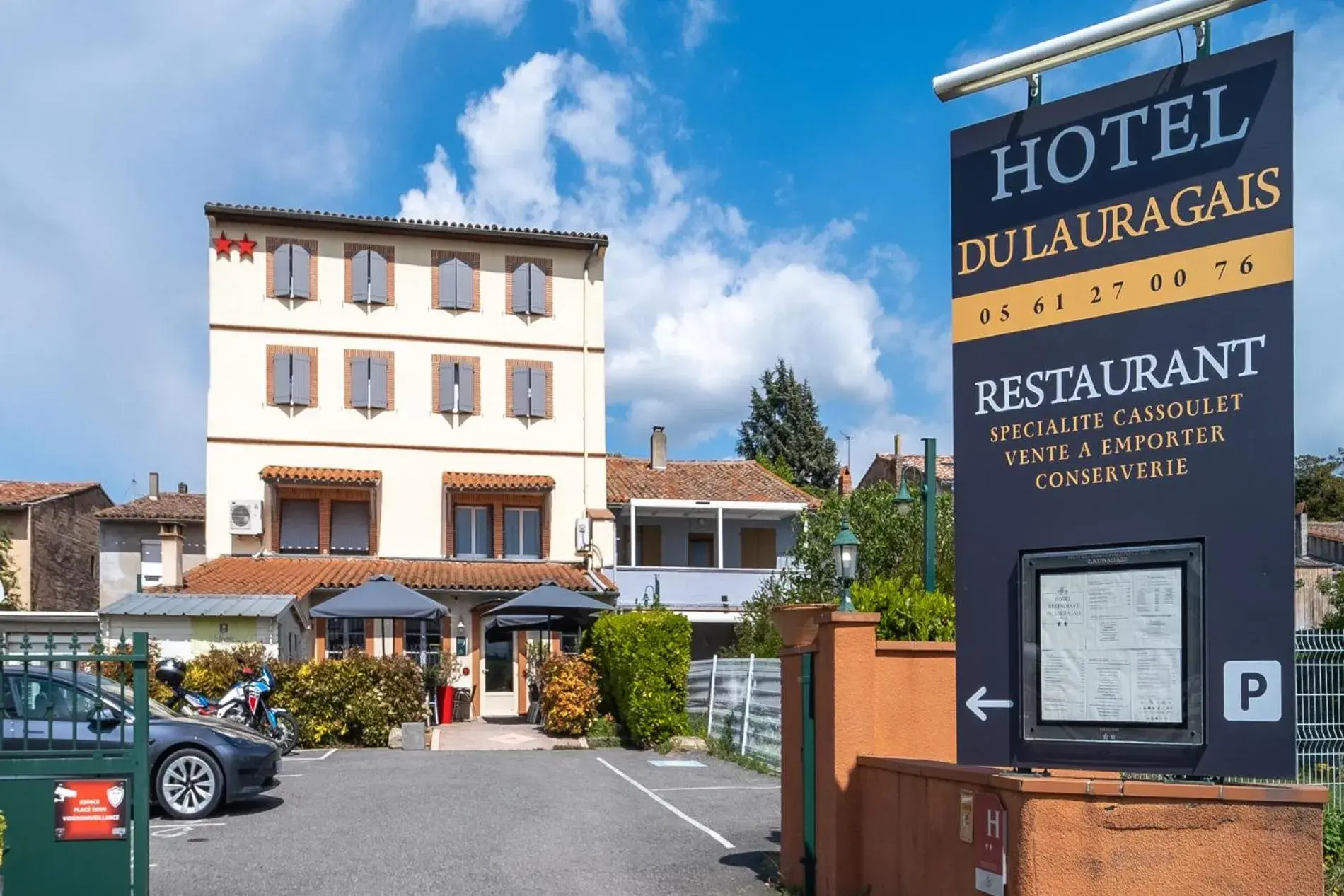 Property Building in Hôtel Restaurant du Lauragais LOGIS DE FRANCE