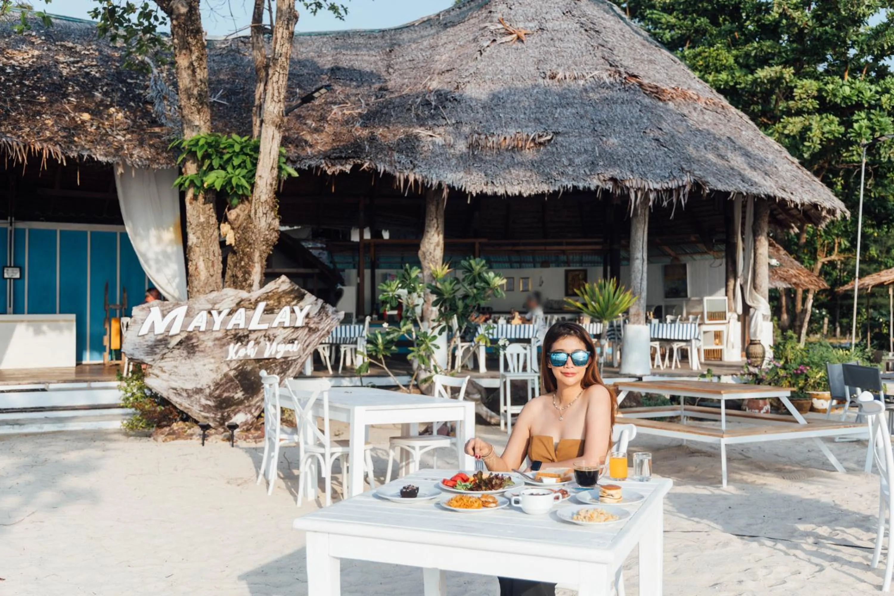 Restaurant/places to eat in Mayalay Resort-Green Hotel