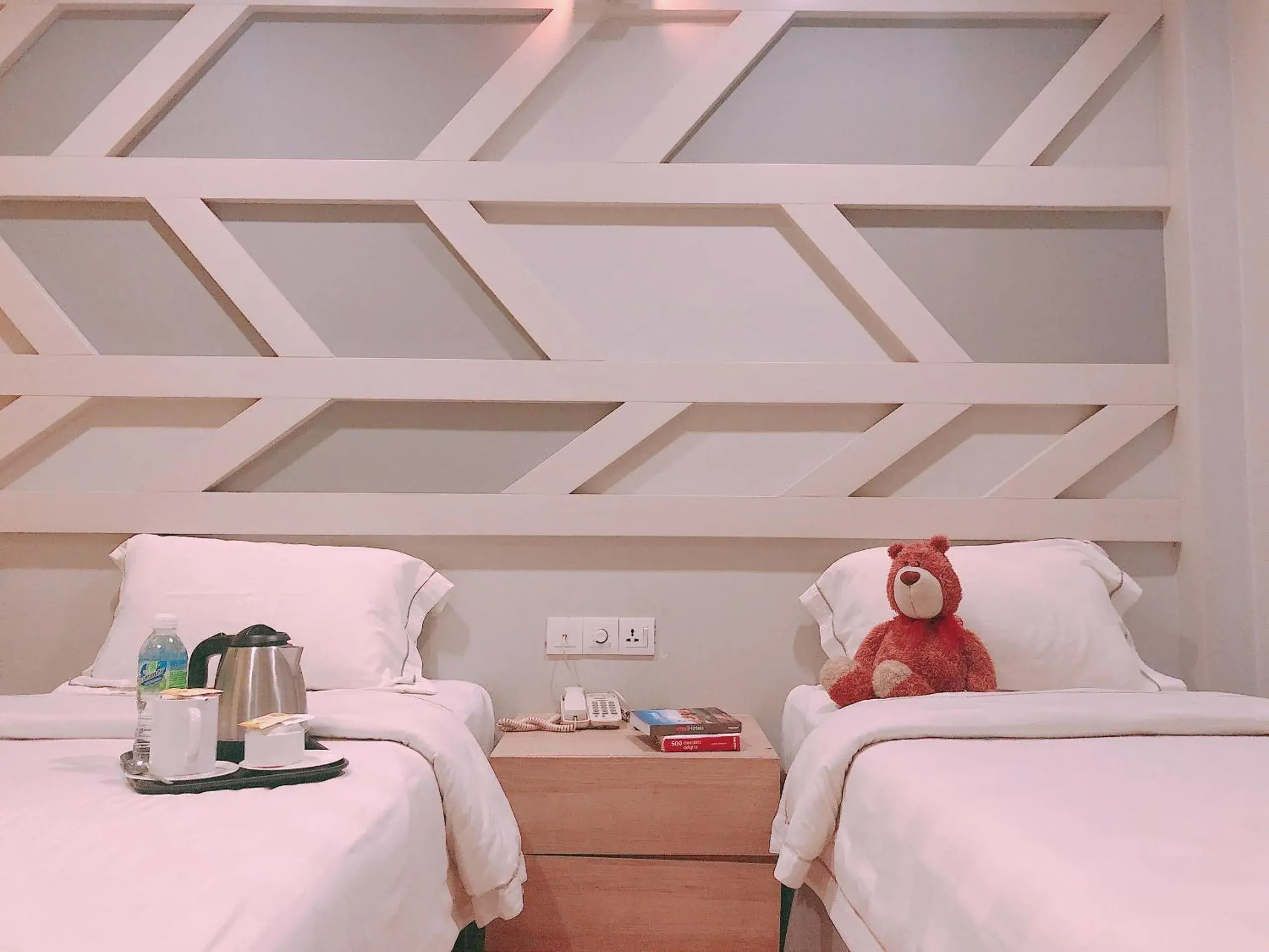 Bed in Sunshine Inn Bed in Sunshine Inn