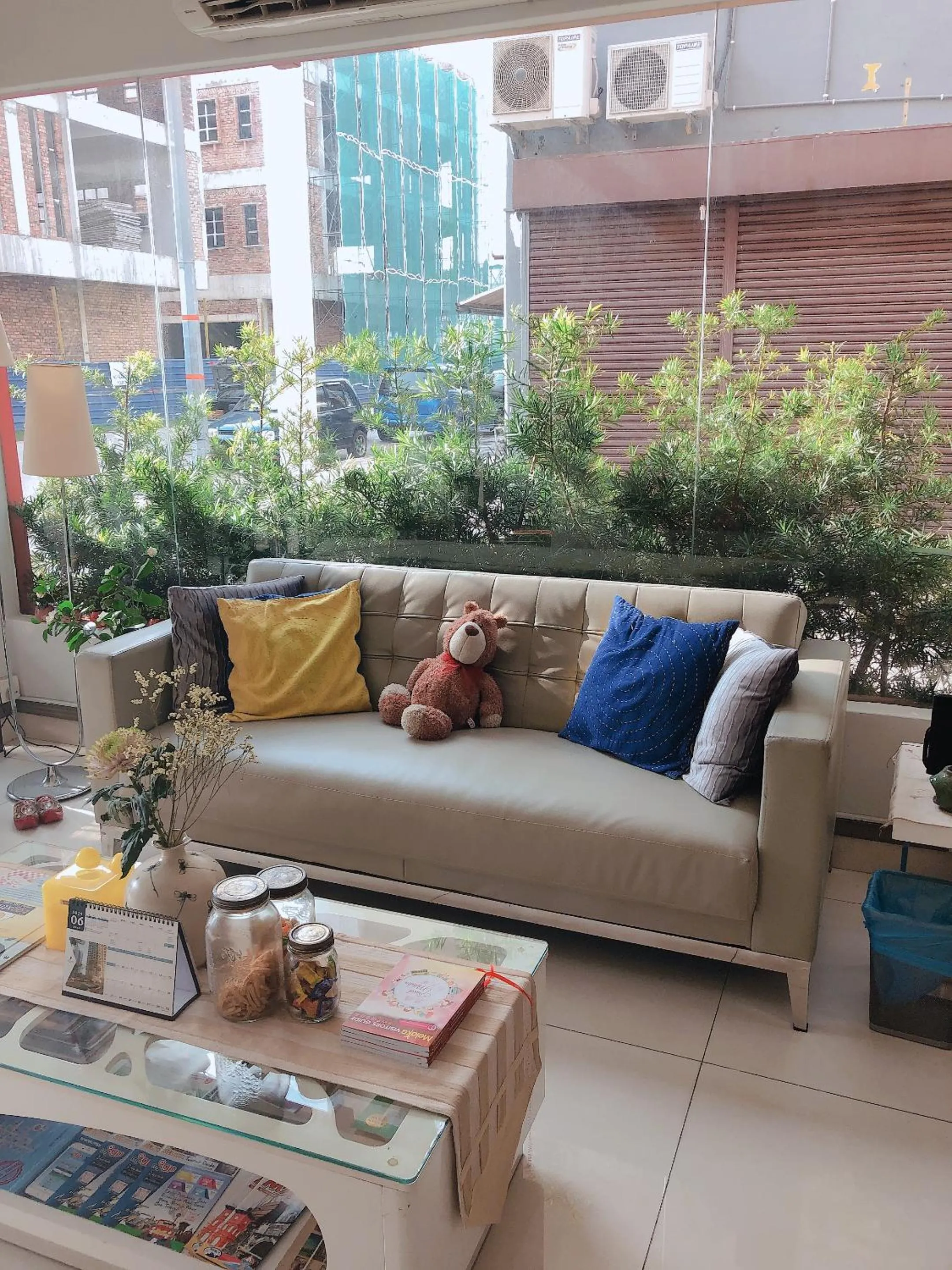 Seating area in Sunshine Inn