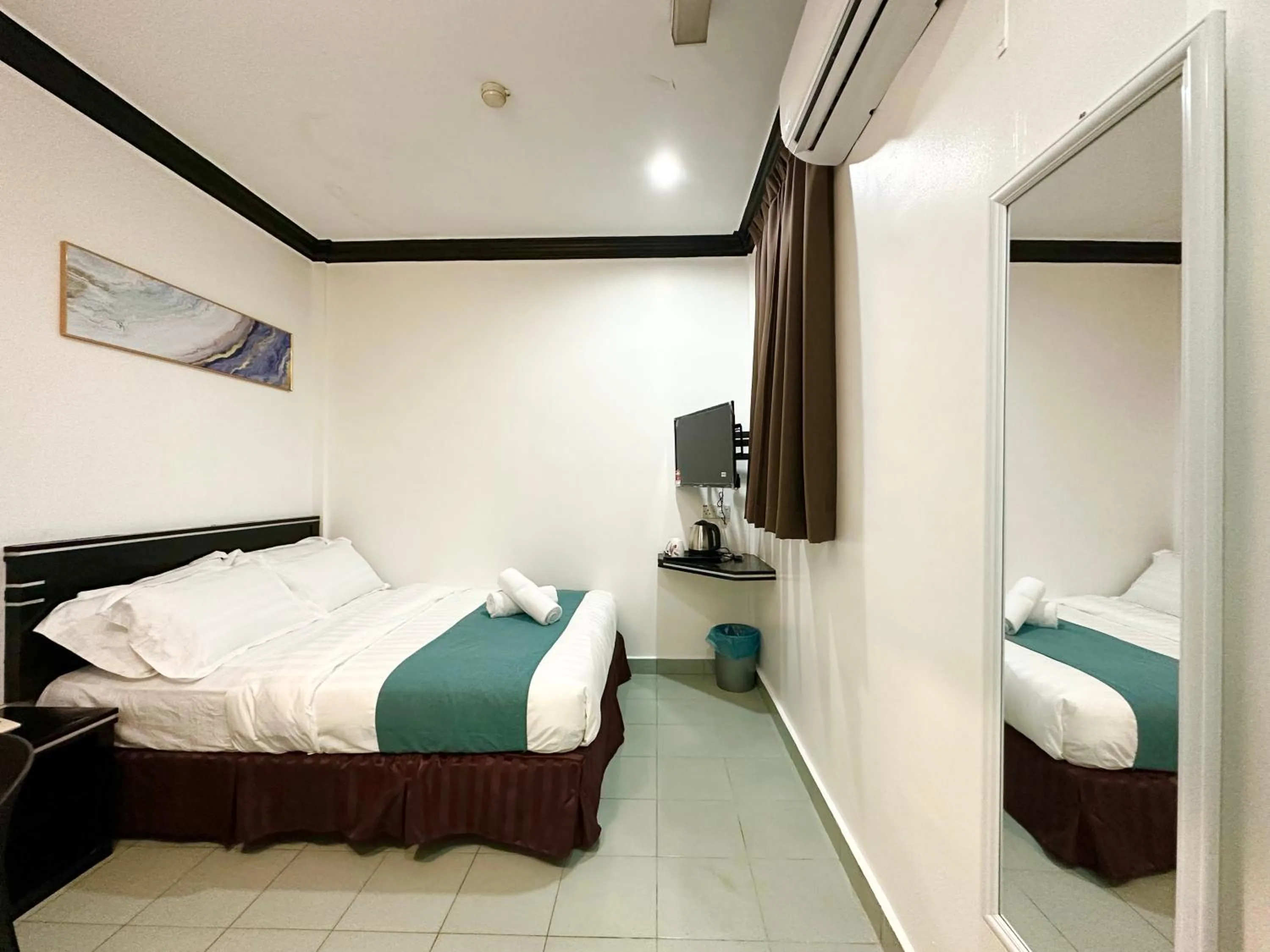 Bed in Hotel Tourist City Centre by HotSpot Essential