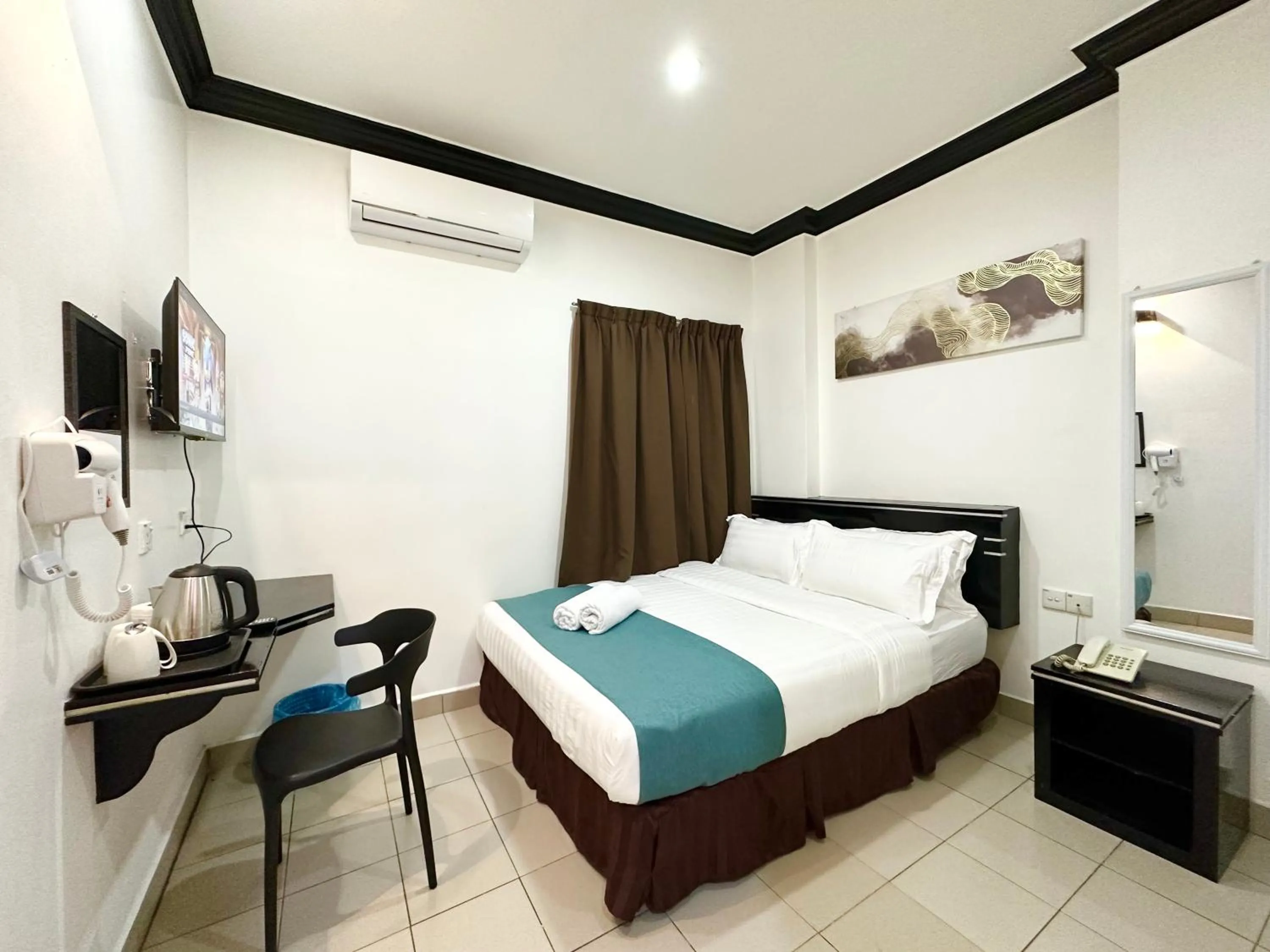 Bed in Hotel Tourist City Centre by HotSpot Essential