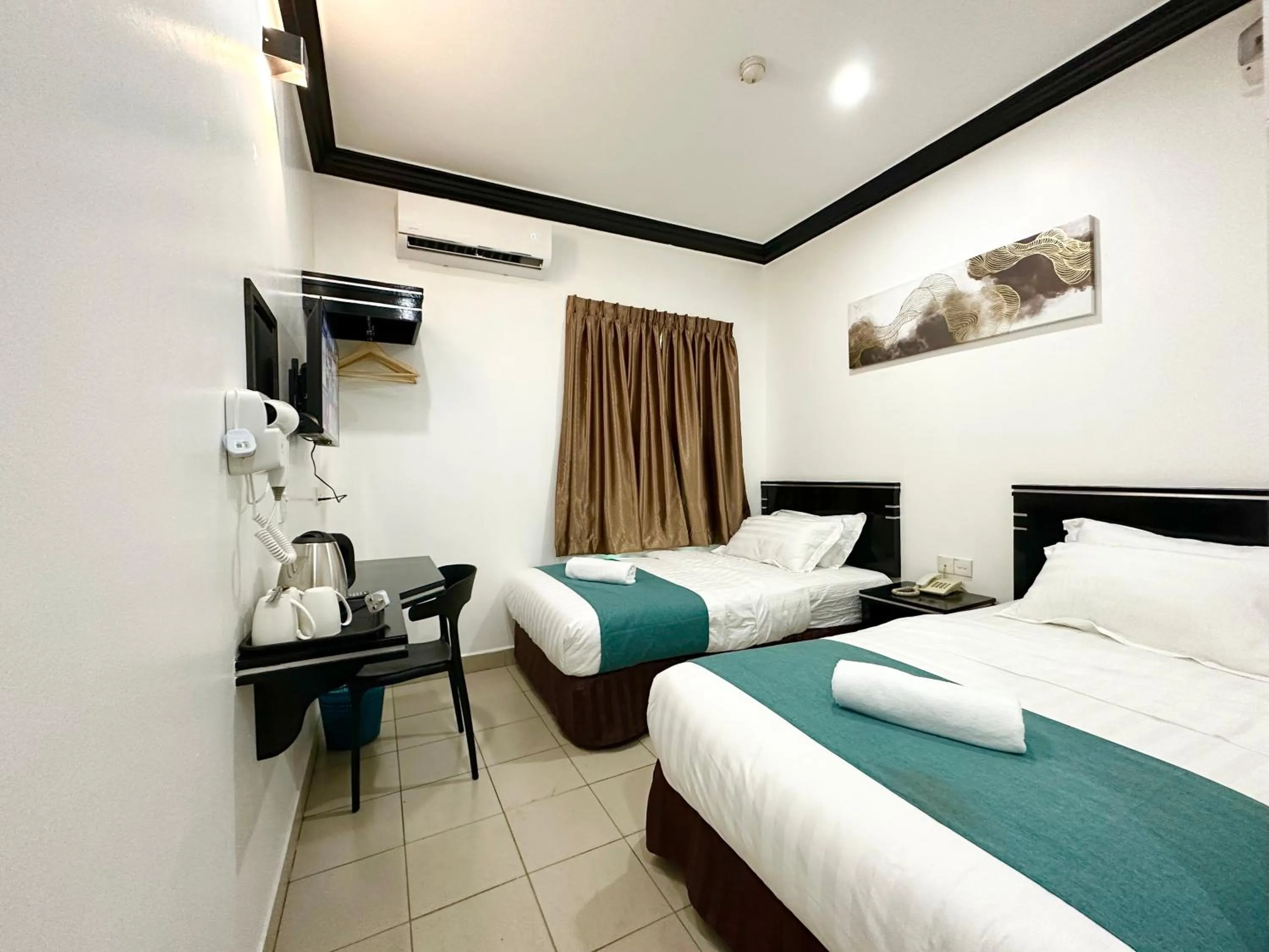Bed in Hotel Tourist City Centre by HotSpot Essential
