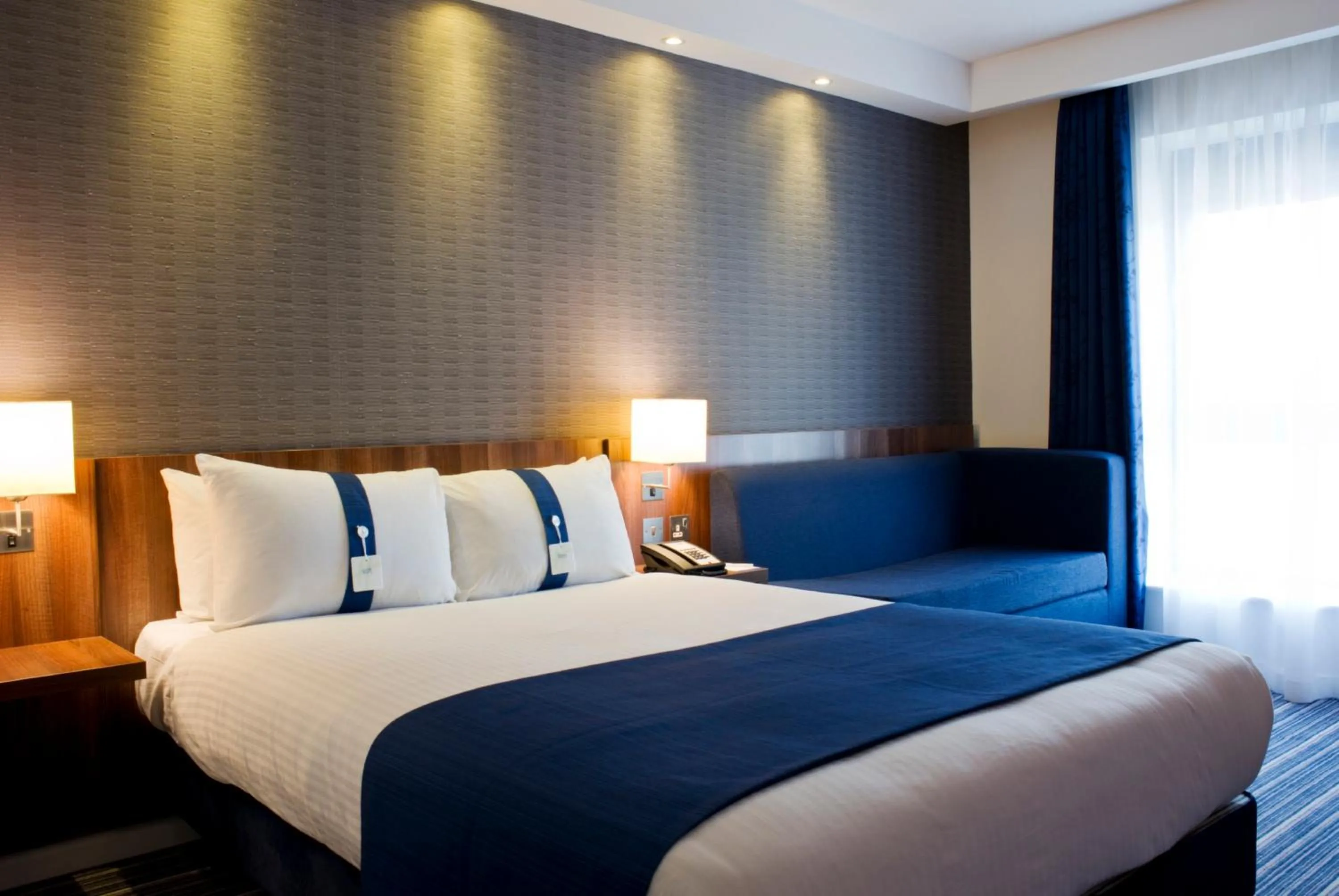 Photo of the whole room in Holiday Inn Express Dunstable