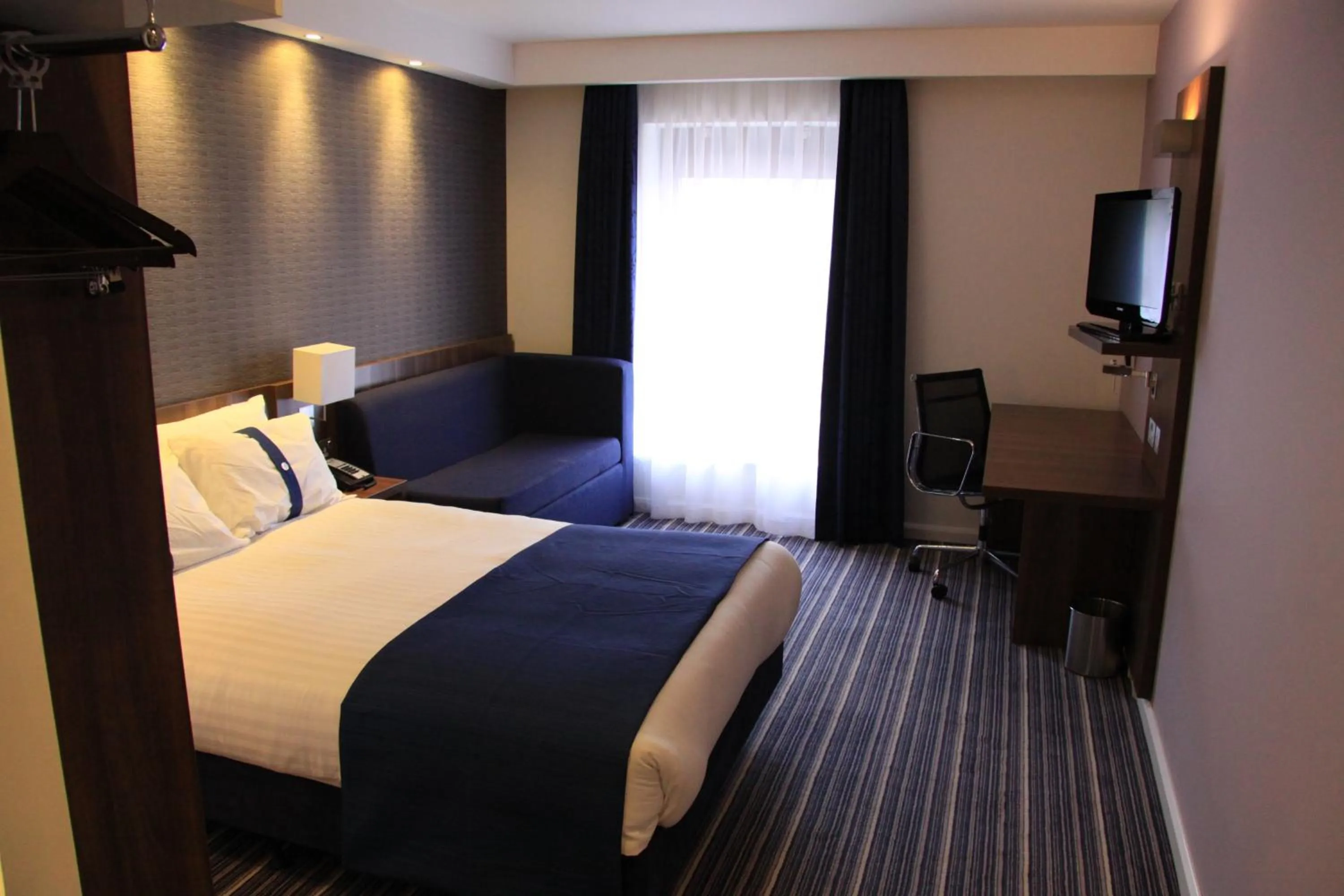 Photo of the whole room in Holiday Inn Express Dunstable