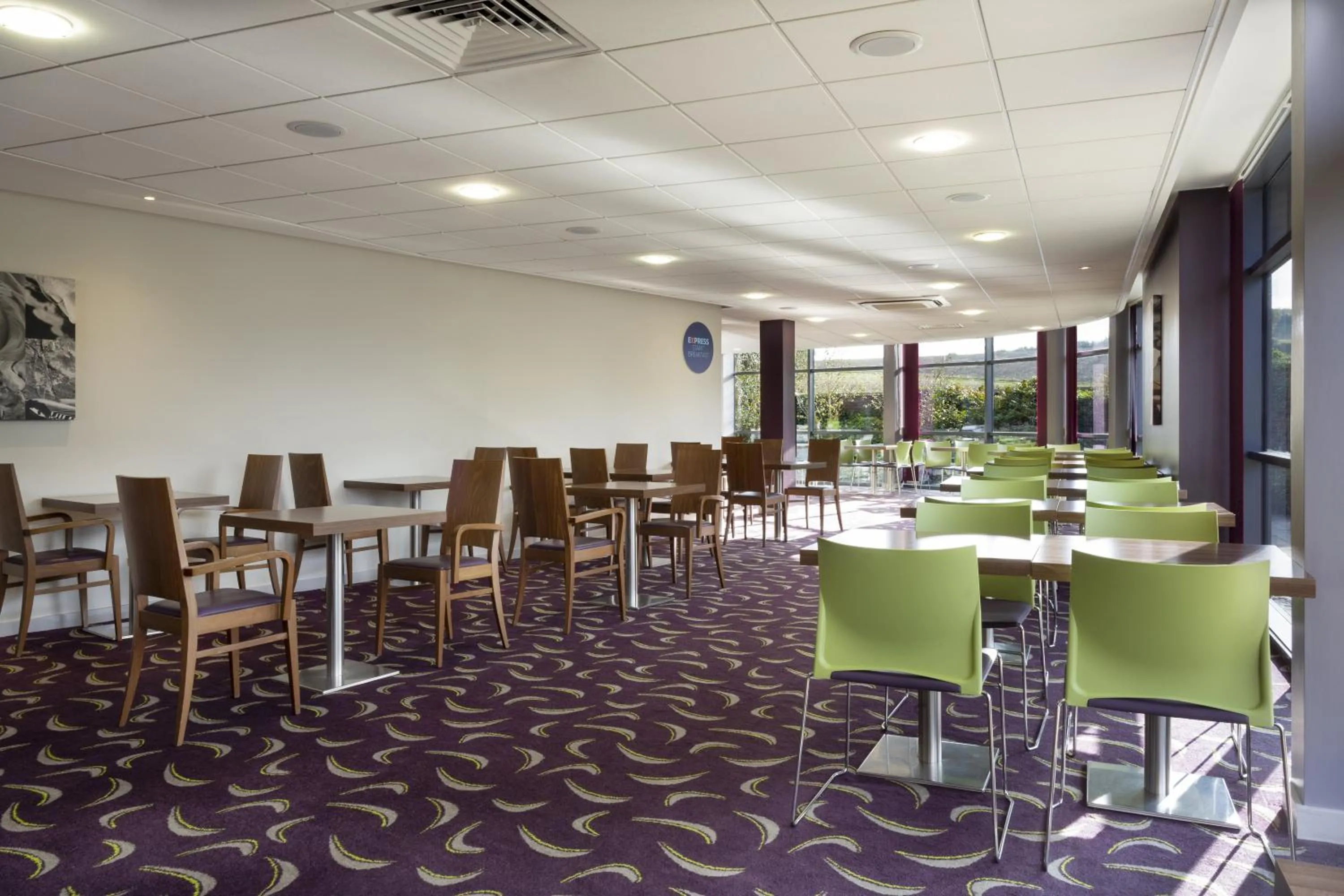 Restaurant/places to eat in Holiday Inn Express Dunstable