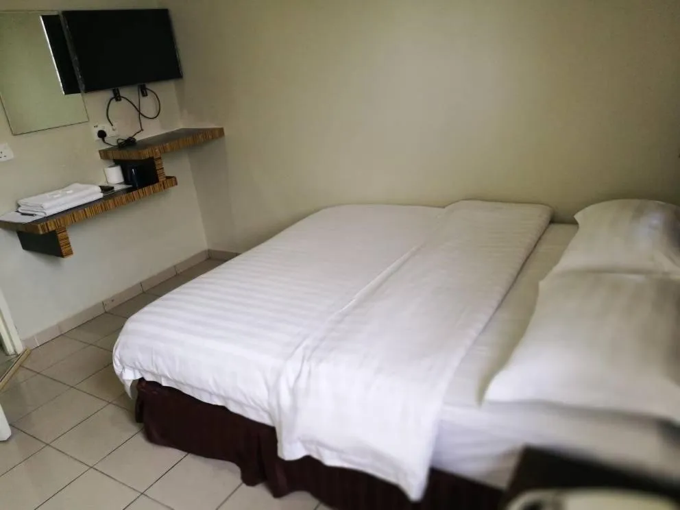 Bed in Hotel Traveller