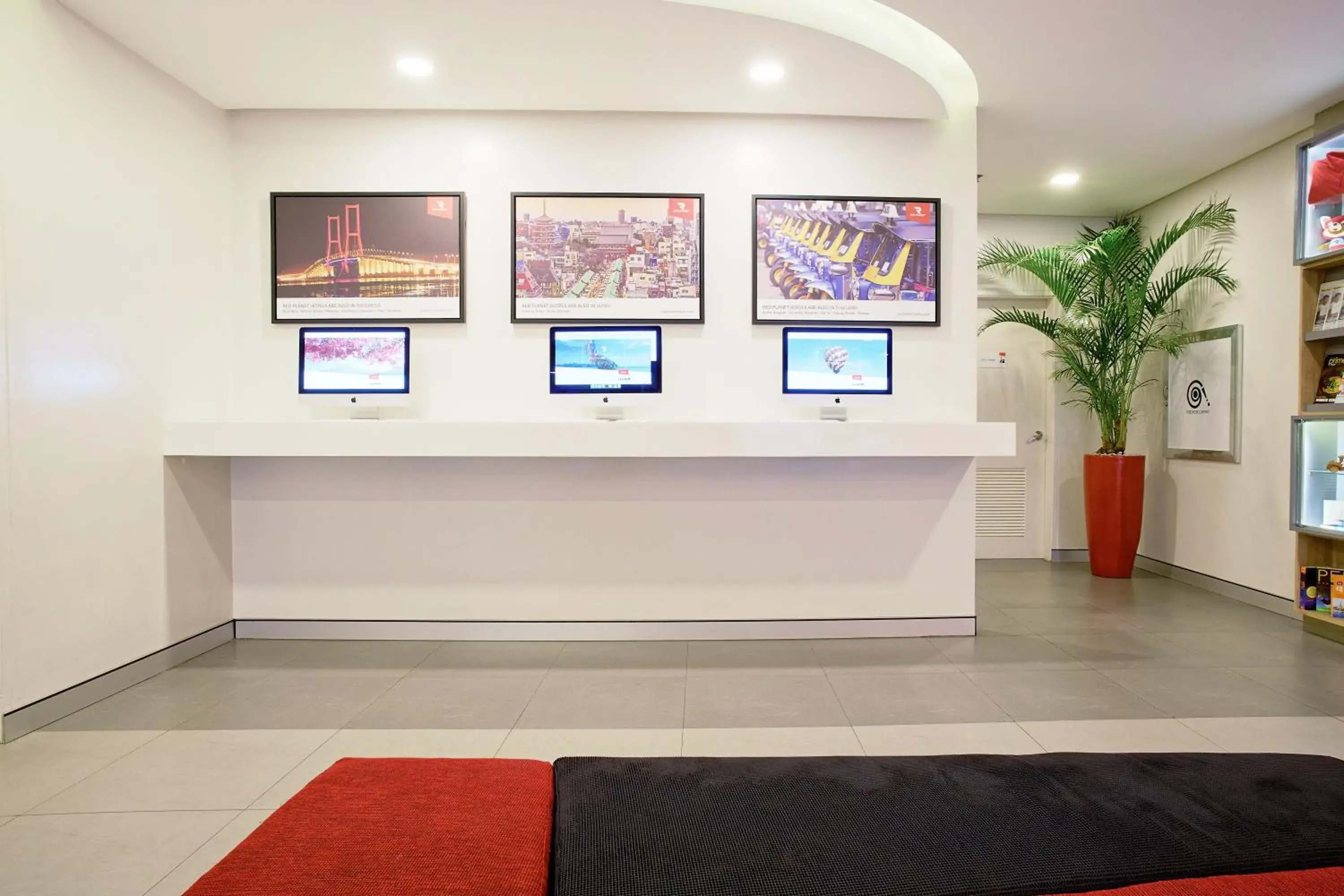 Lobby or reception in Red Planet Makati Avenue Manila Lobby or reception in Red Planet Makati Avenue Manila