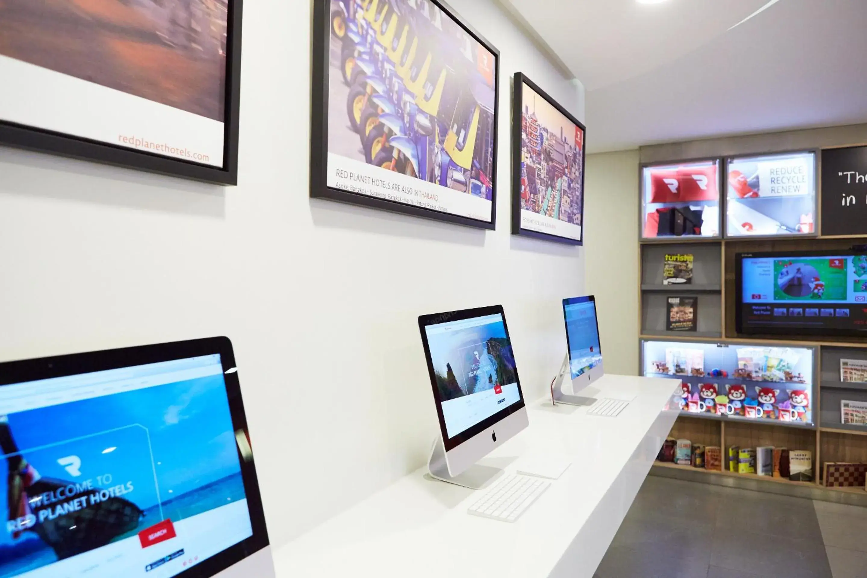 Lobby or reception in Red Planet Makati Avenue Manila Lobby or reception in Red Planet Makati Avenue Manila