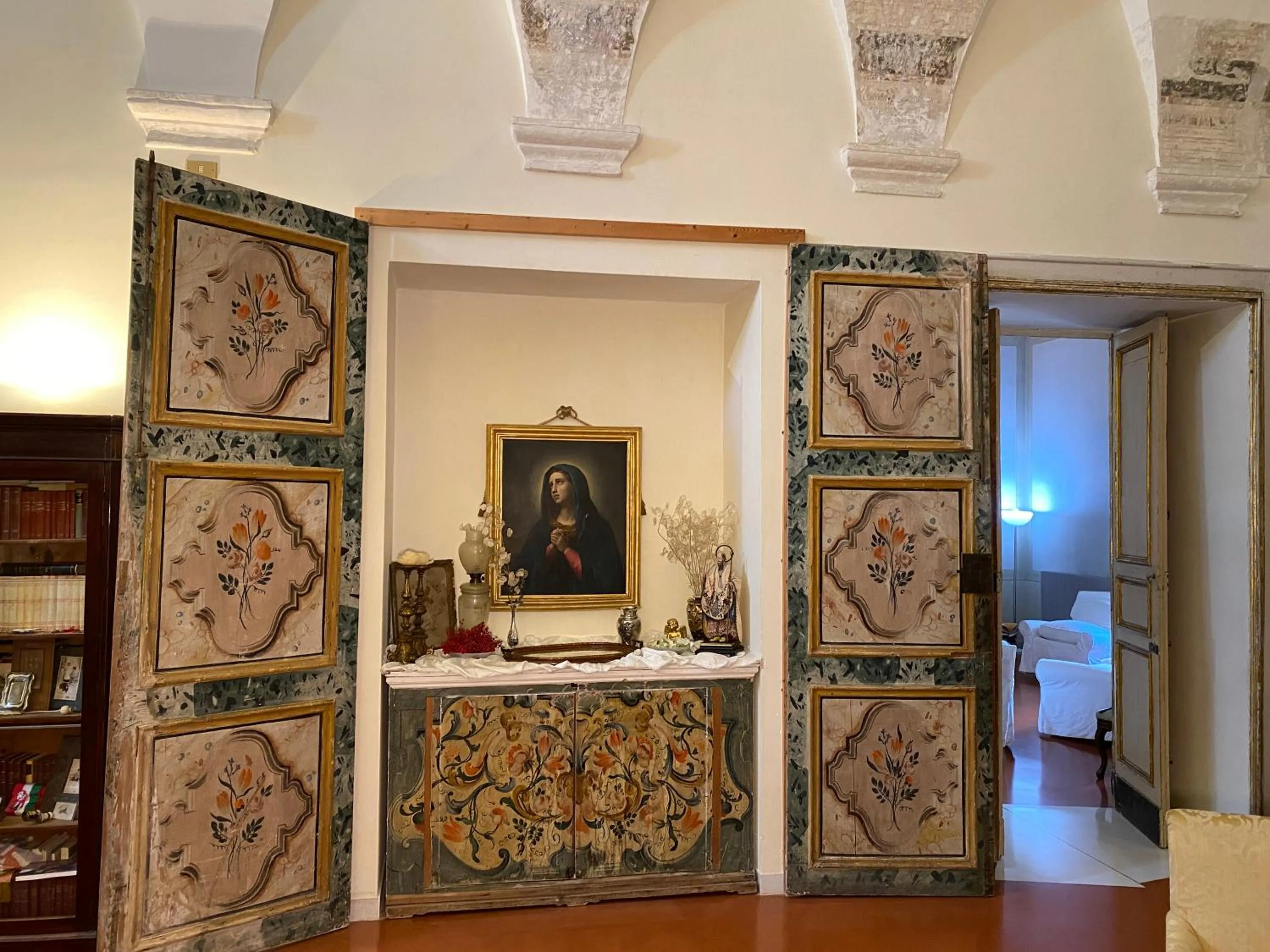Decorative detail in Palazzo Bernardini B & B